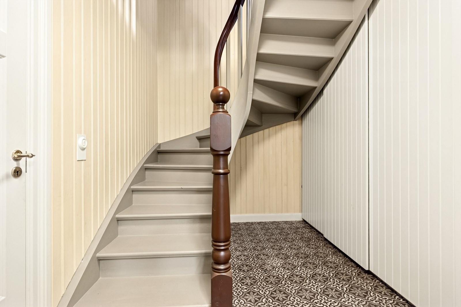 Gode lagringsmuligheter i boligens kjelleretasje. Galleribilde