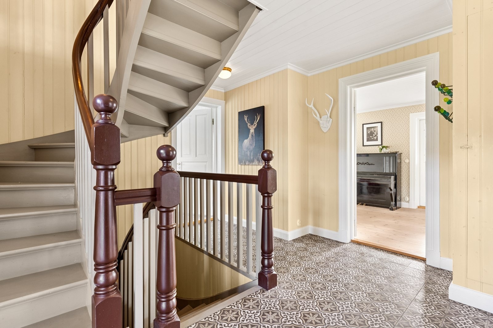 Boligen har tilstrebet å oppføre boligen i stil med verneverdig bebyggelse samtidig som tekniske krav for ny bolig ble fulgt - både innvendig og utvendig. Galleribilde