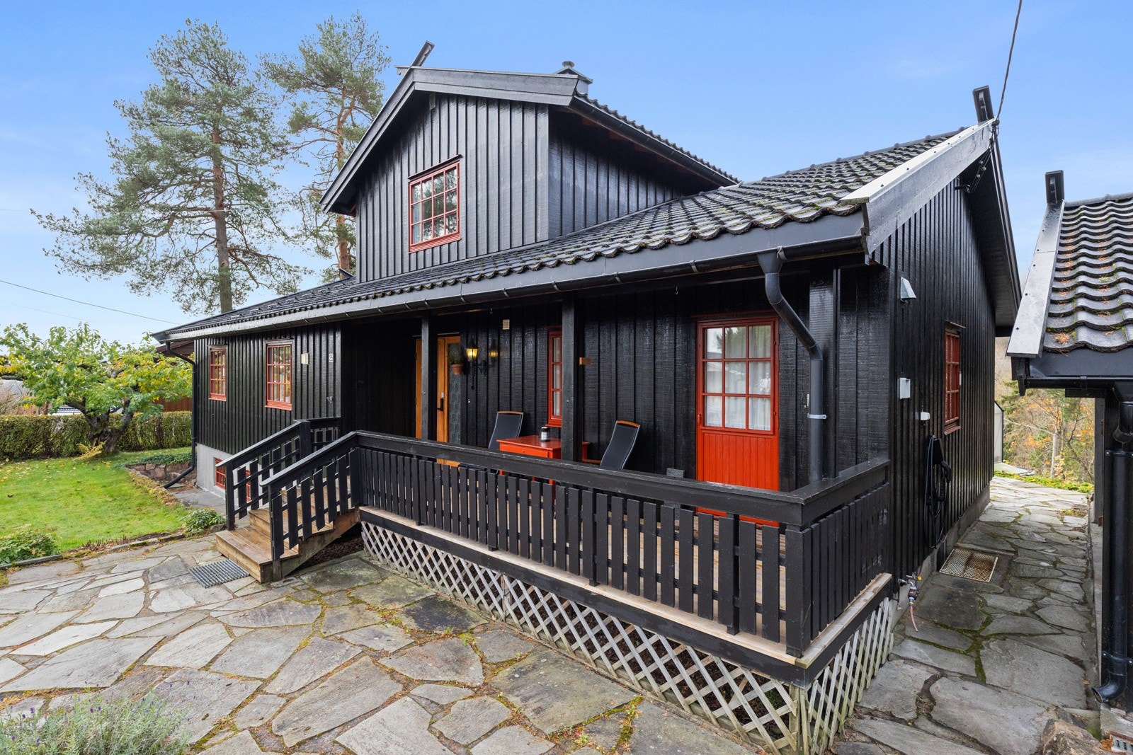 Romslig og innholdsrik enebolig på 250 kvm, fordelt over tre plan. Galleribilde