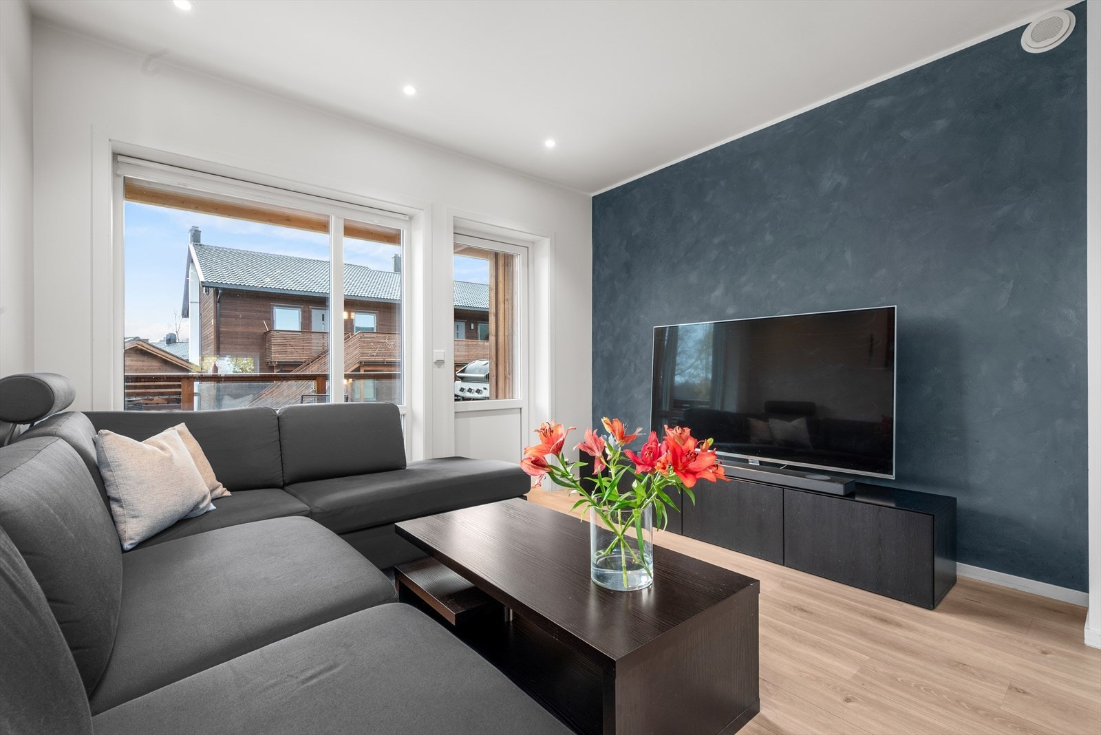 Leiligheten ligger i 1. etasje i et nyetablert boligområde med nærhet til skole, barnehage og idrettsanlegg Galleribilde