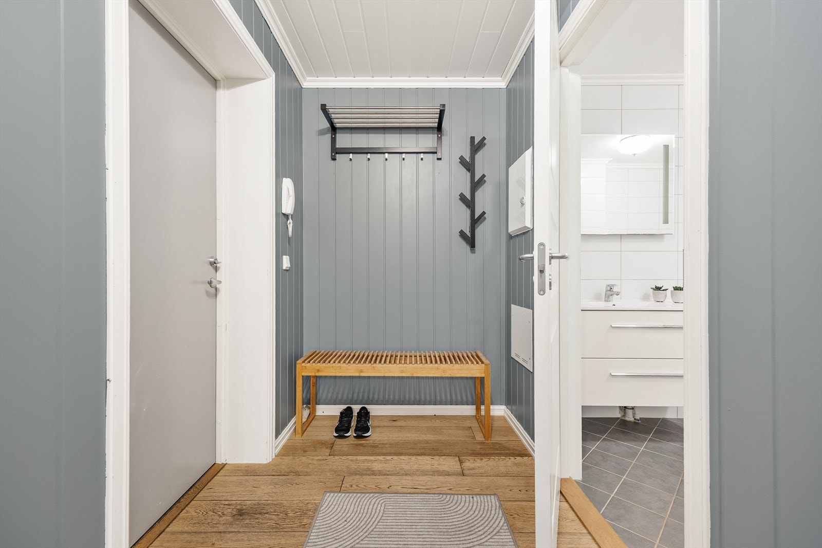 Leiligheten ligger i 1. etasje og har praktisk, trappefri adkomst fra felles trapperom. Galleribilde