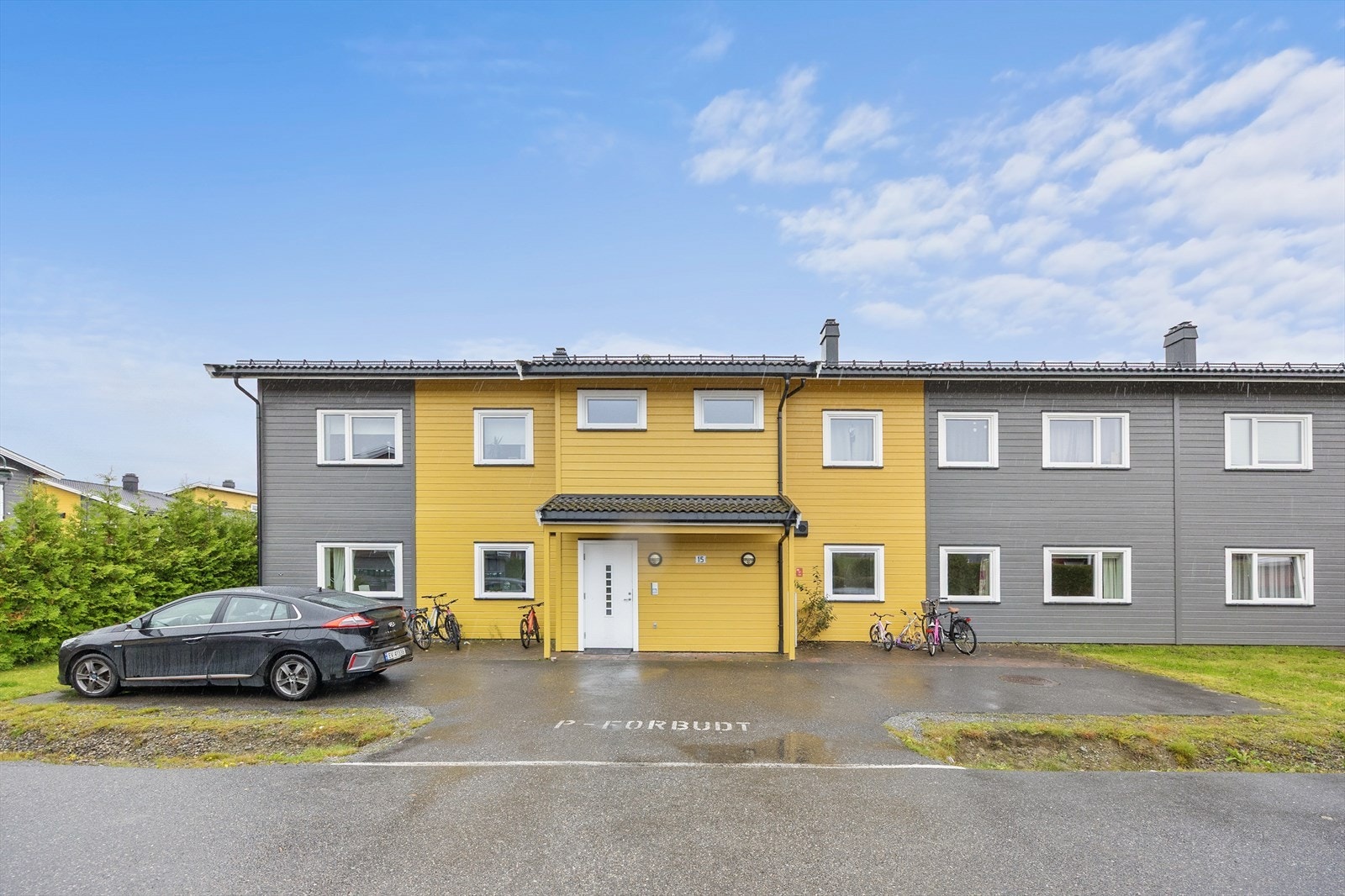 Leiligheten har en god beliggenhet i et etablert og barnevennlig boligområde på Jessheim. Galleribilde