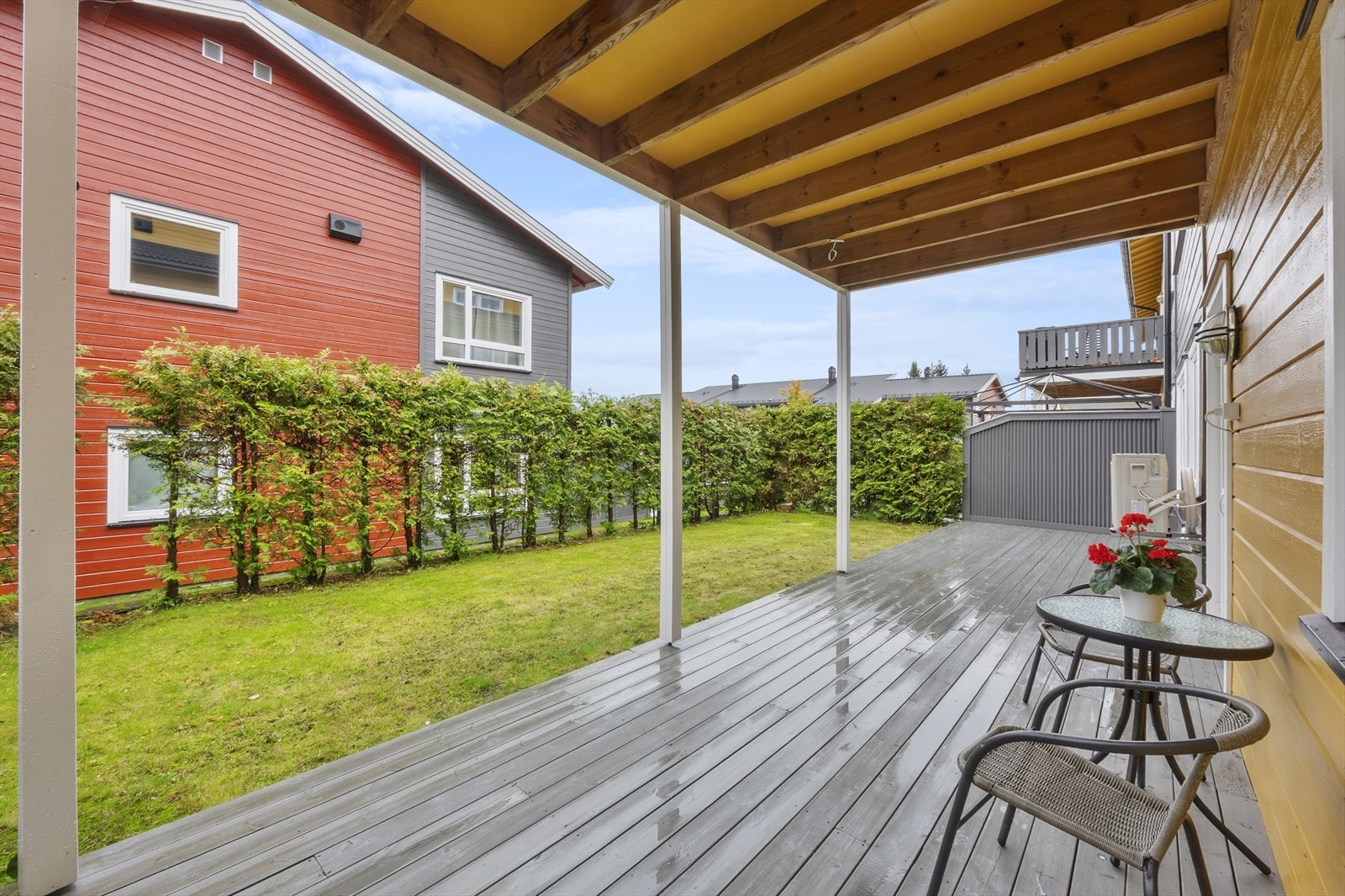 Fra uteplassen har man umiddelbar nærhet til grøntarealer og turmuligheter i nærområdet. Galleribilde