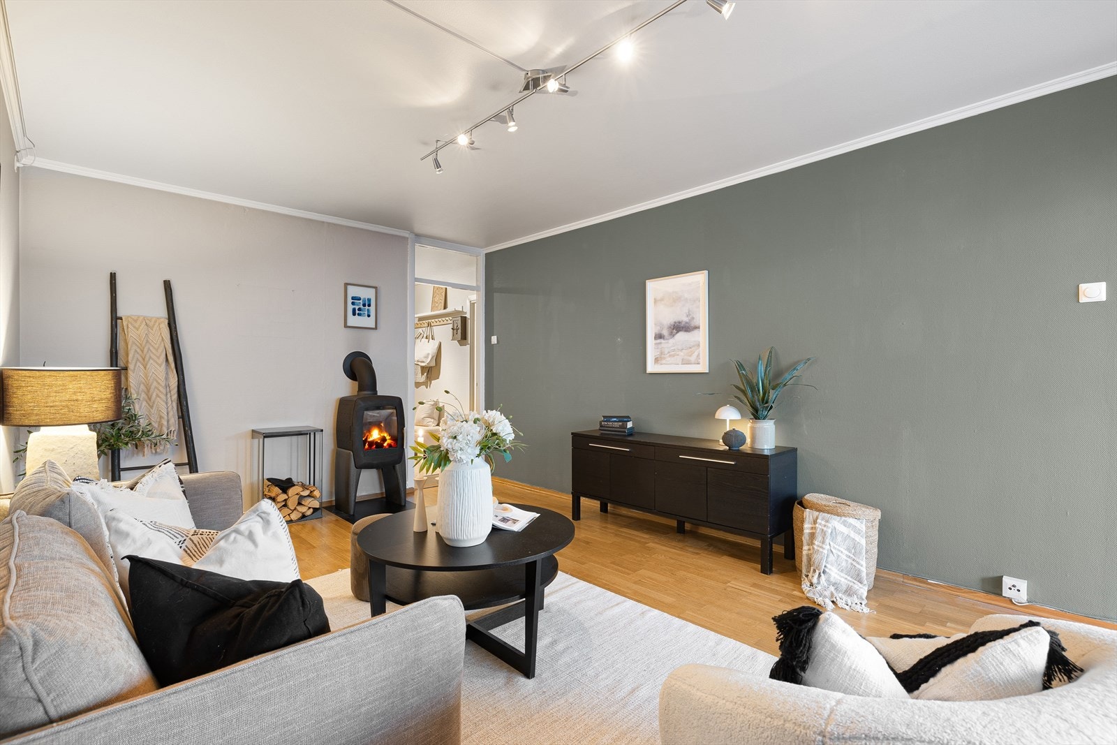 Det følger ikke garasje/p-plass med leiligheten, men det kan tildeles av styret etter søknad. Galleribilde