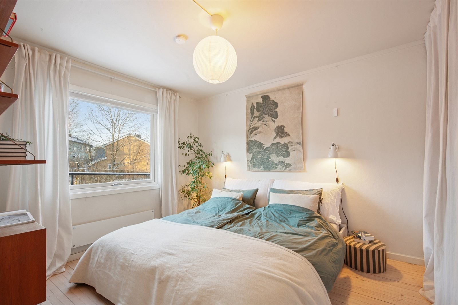 Hovedsoverommet har god plass til dobbeltseng og tilhørende møblement. Galleribilde