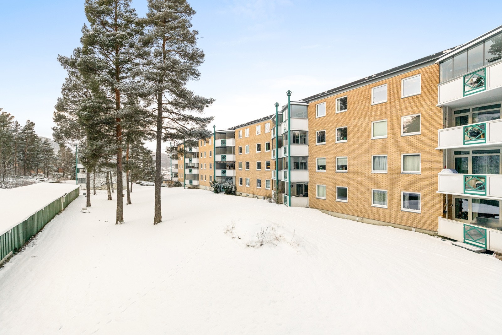 Boligen ligger i et rolig og markanært område, og likevel med kort vei til Drammen sentrum. Galleribilde