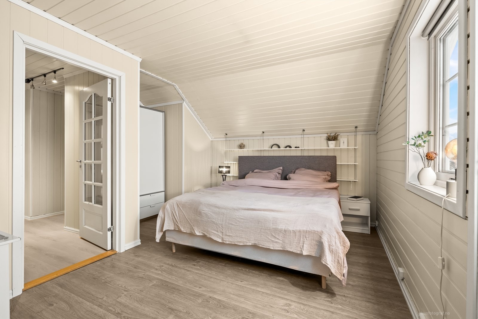 Innredet rom brukt til soverom/loftsstue. Galleribilde