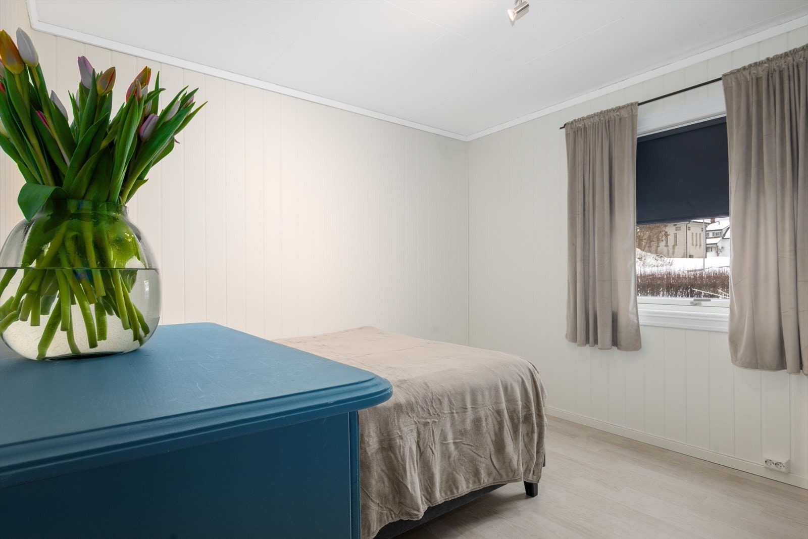 Lys og romslig soverom. Galleribilde