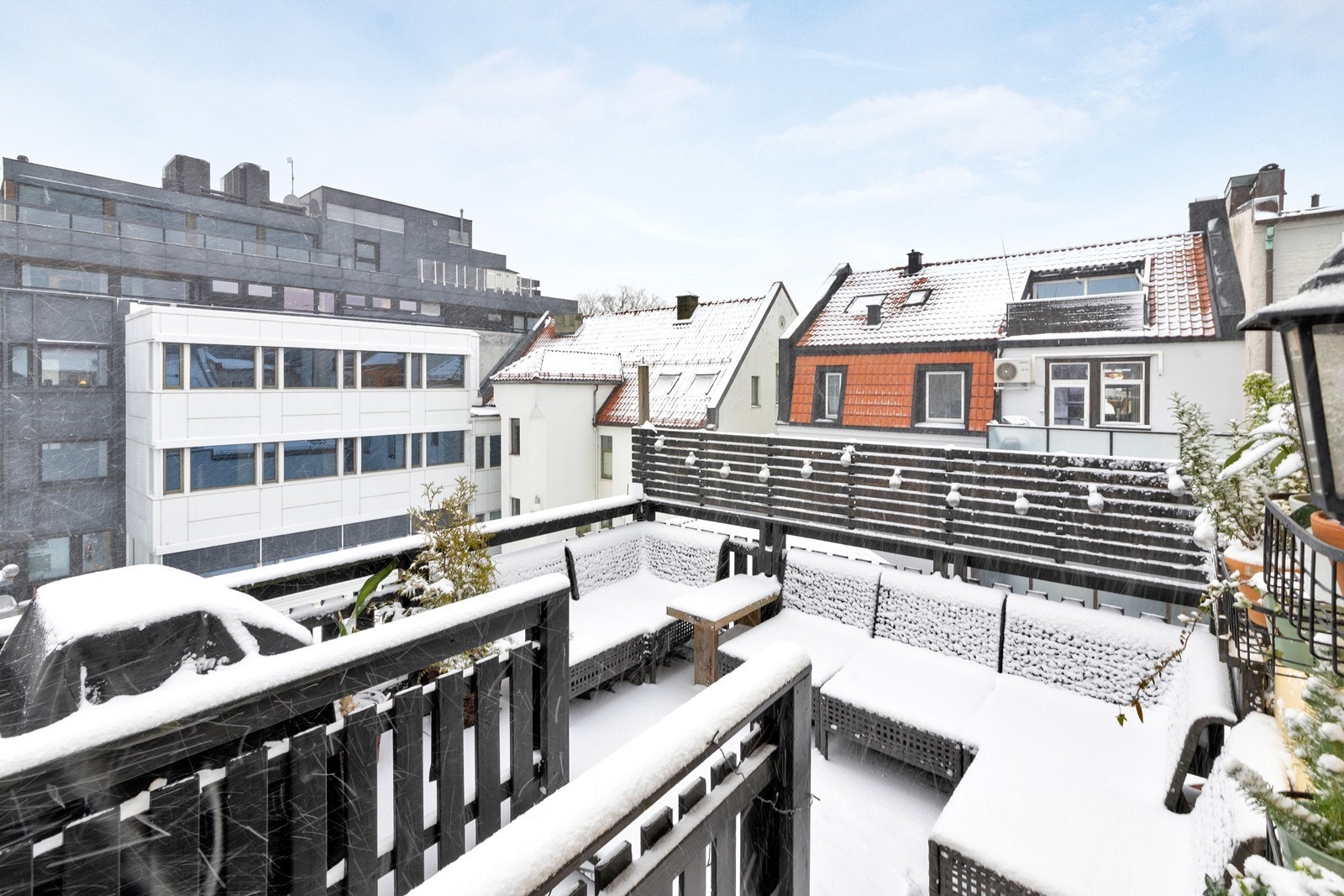 Veranda brukes av denne seksjonen, men den er formelt et fellesareal. Galleribilde