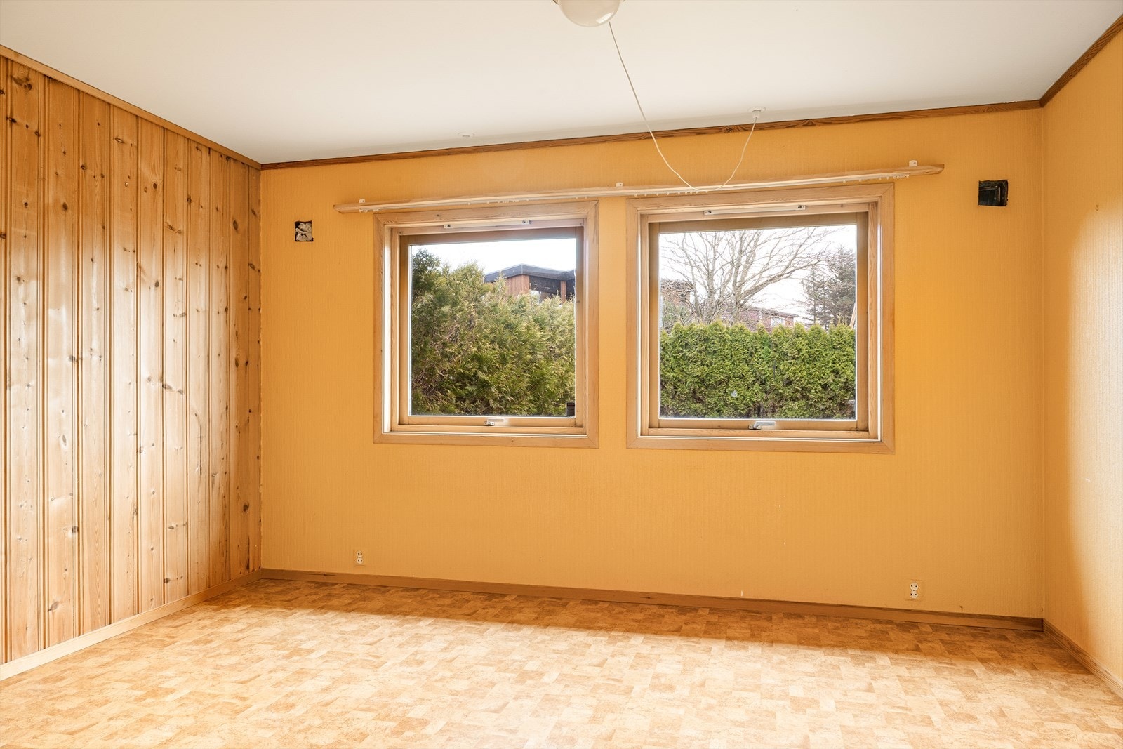 Soverom nr. 2. Dette rommet er mulig å dele i to, dersom man ønsker 3 soverom på samme plan. Galleribilde