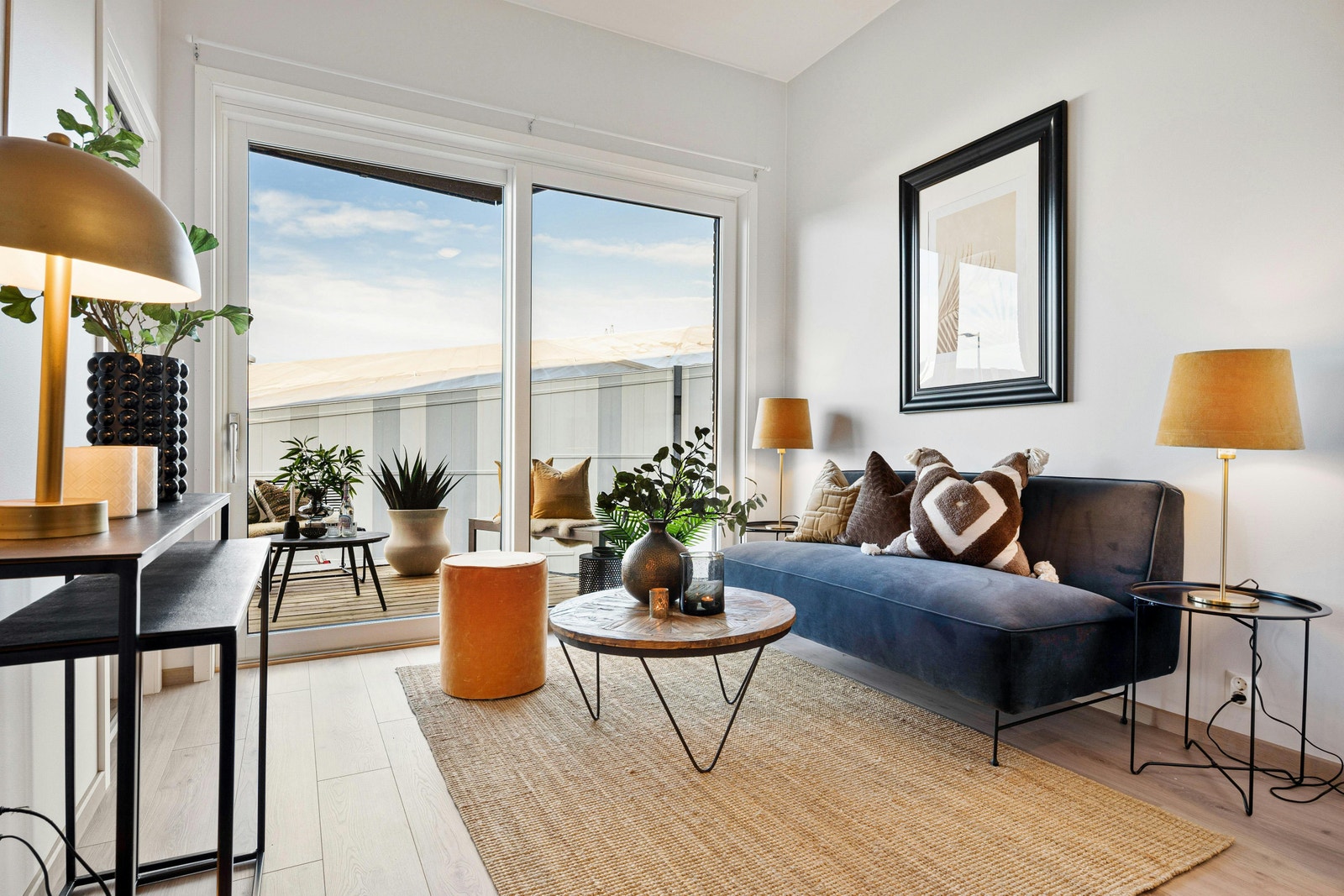 Åpen stueløsning med plass til sittegruppe Galleribilde