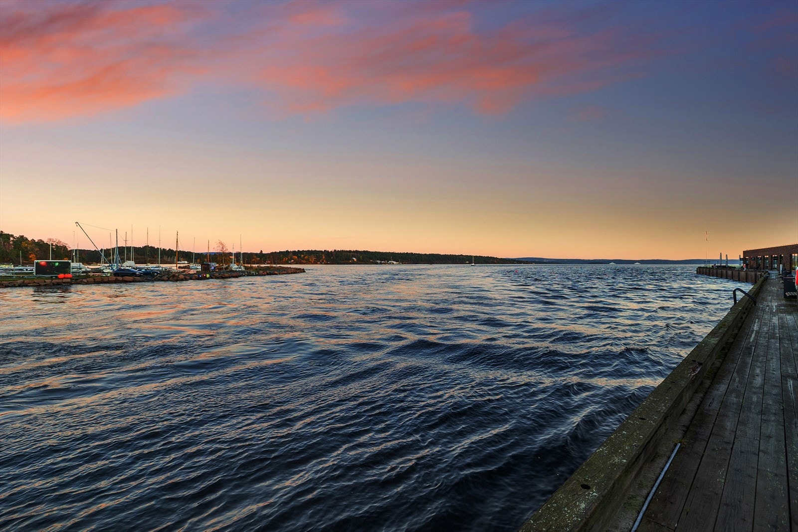 Fine turmuligheter på rundt Lysaker brygge og Lysakerelva. Galleribilde
