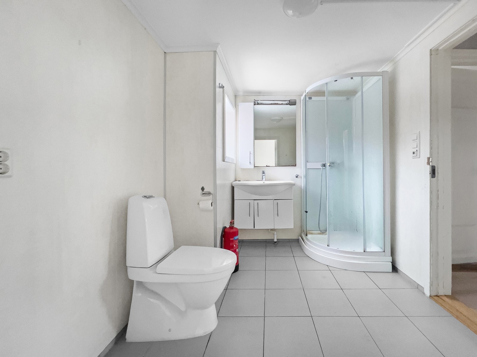 Bad fra 2017 med behaglig gulvvarme Galleribilde