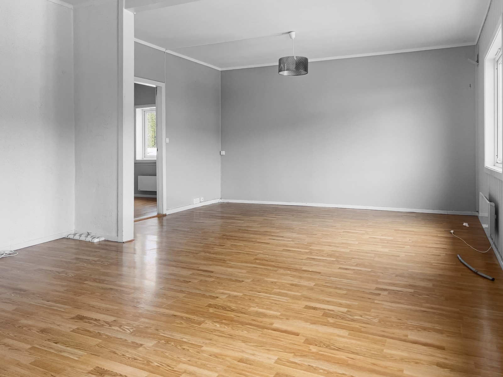 Romslig og lys stue Galleribilde