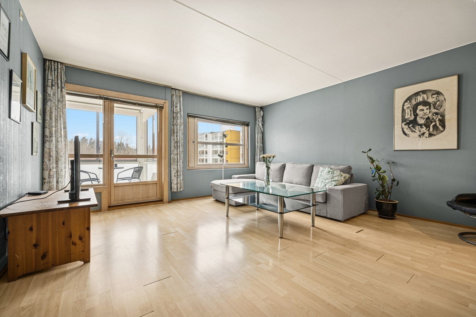 Fra stuen er det utgang til herlig vestvendt innglasset balkong på ca. 11 m². Galleribilde