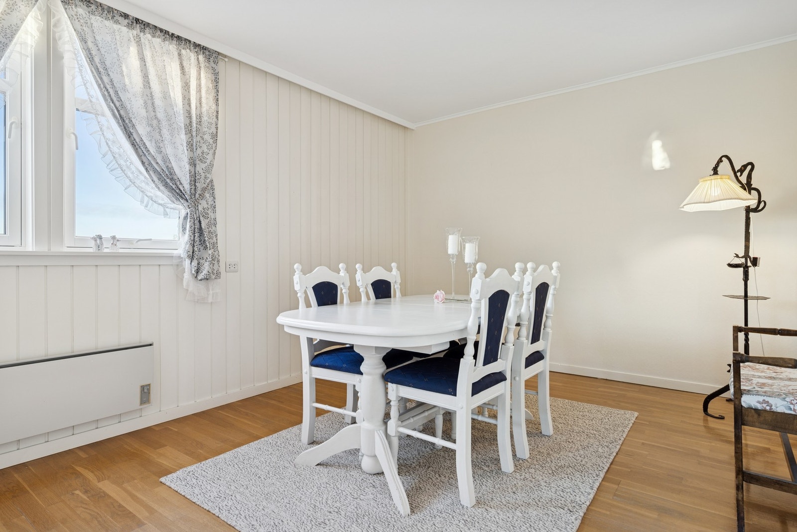 Delvis adskilt spisestue på 14 kvm. Galleribilde