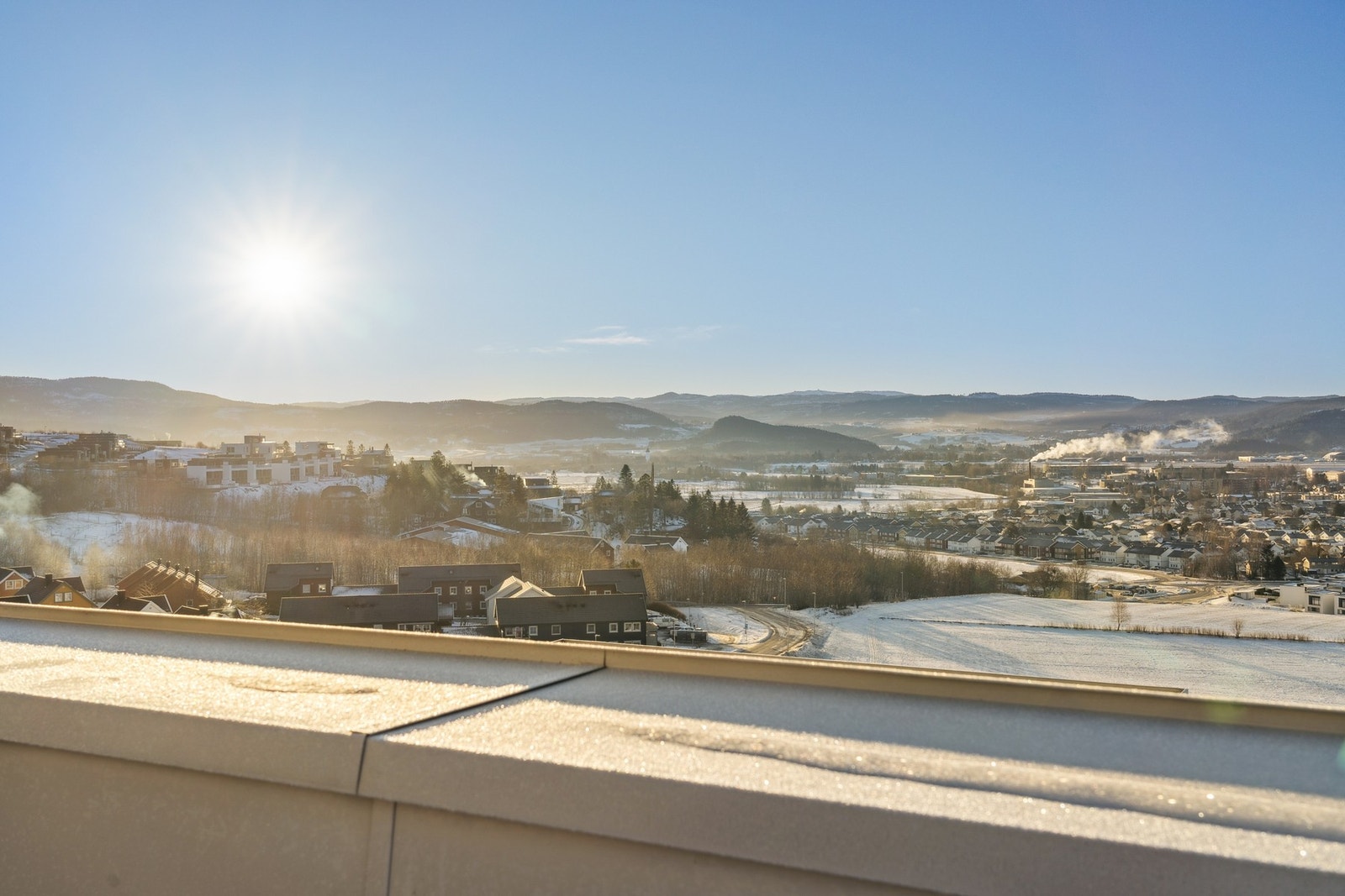 Fra terrassen har du strålende sol- og utsiktsforhold. Galleribilde