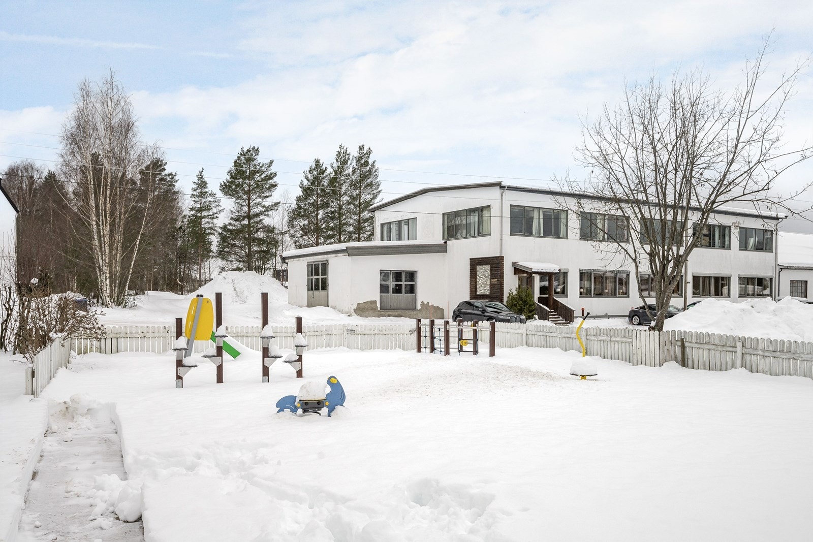 Felles lekeplass for de minste beboerne i sameiet. Galleribilde