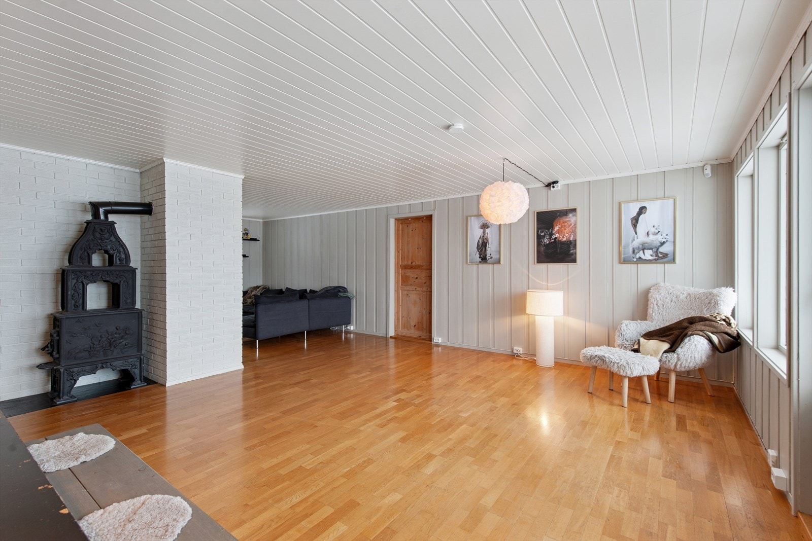 Stuen egner seg god som det naturlige samlingspunktet for familie og venner. Galleribilde