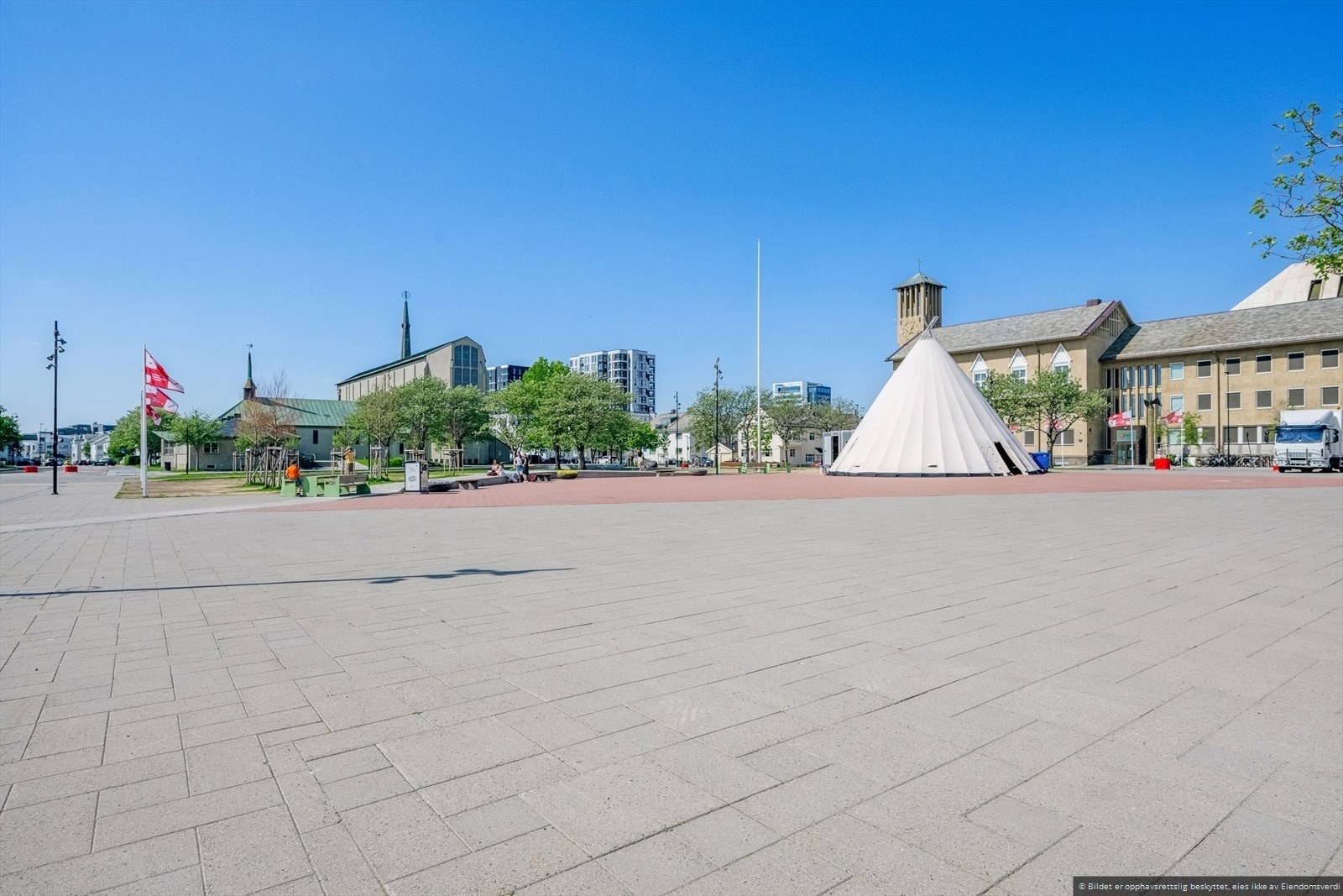 Det er tusleavstand til Solparken/Rensåsparken med grøntområder og sitteplasser Galleribilde