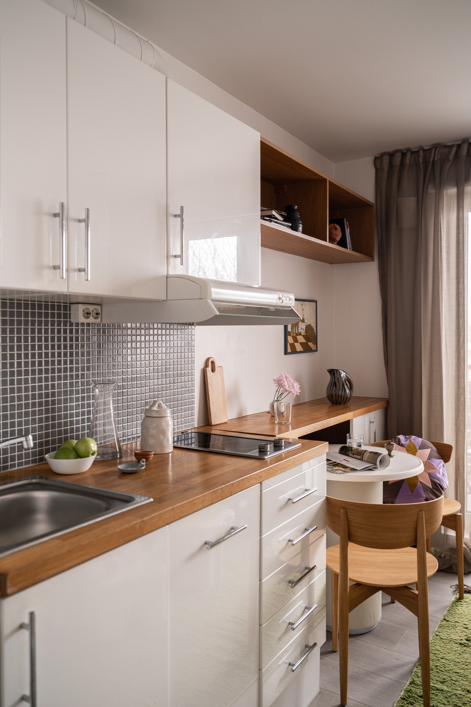 Det er avtrekk via sentralt avtrekksanlegg i bygget. Galleribilde