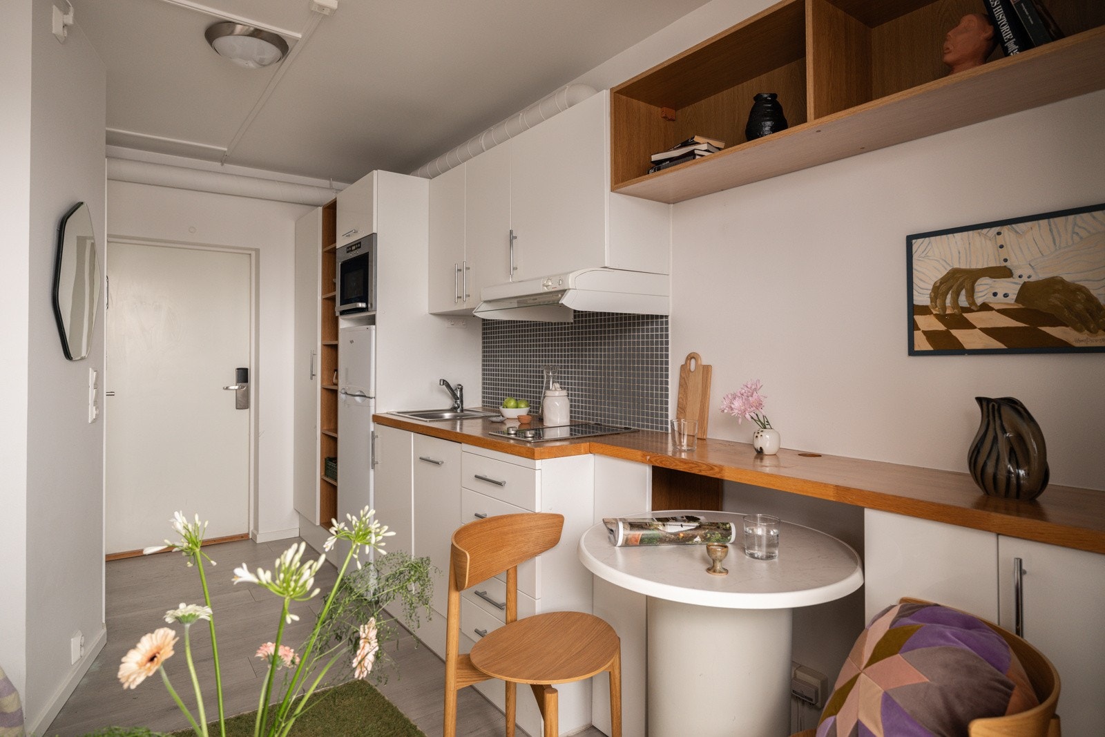 Leiligheten holdes god og lun på vinterstid med fjernvarme til radiator. Galleribilde