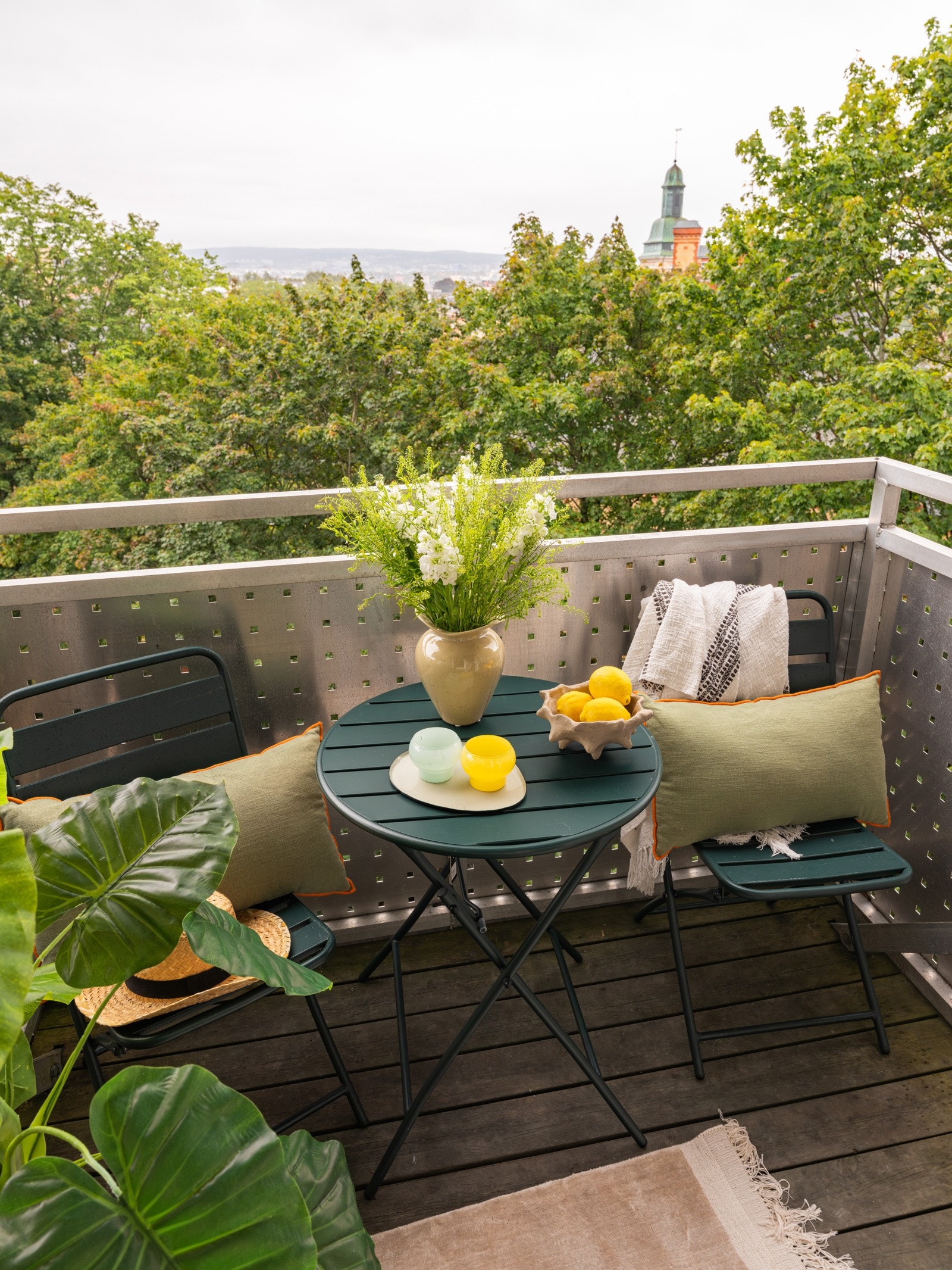 Sommerbilder fra nabobalkong. Galleribilde