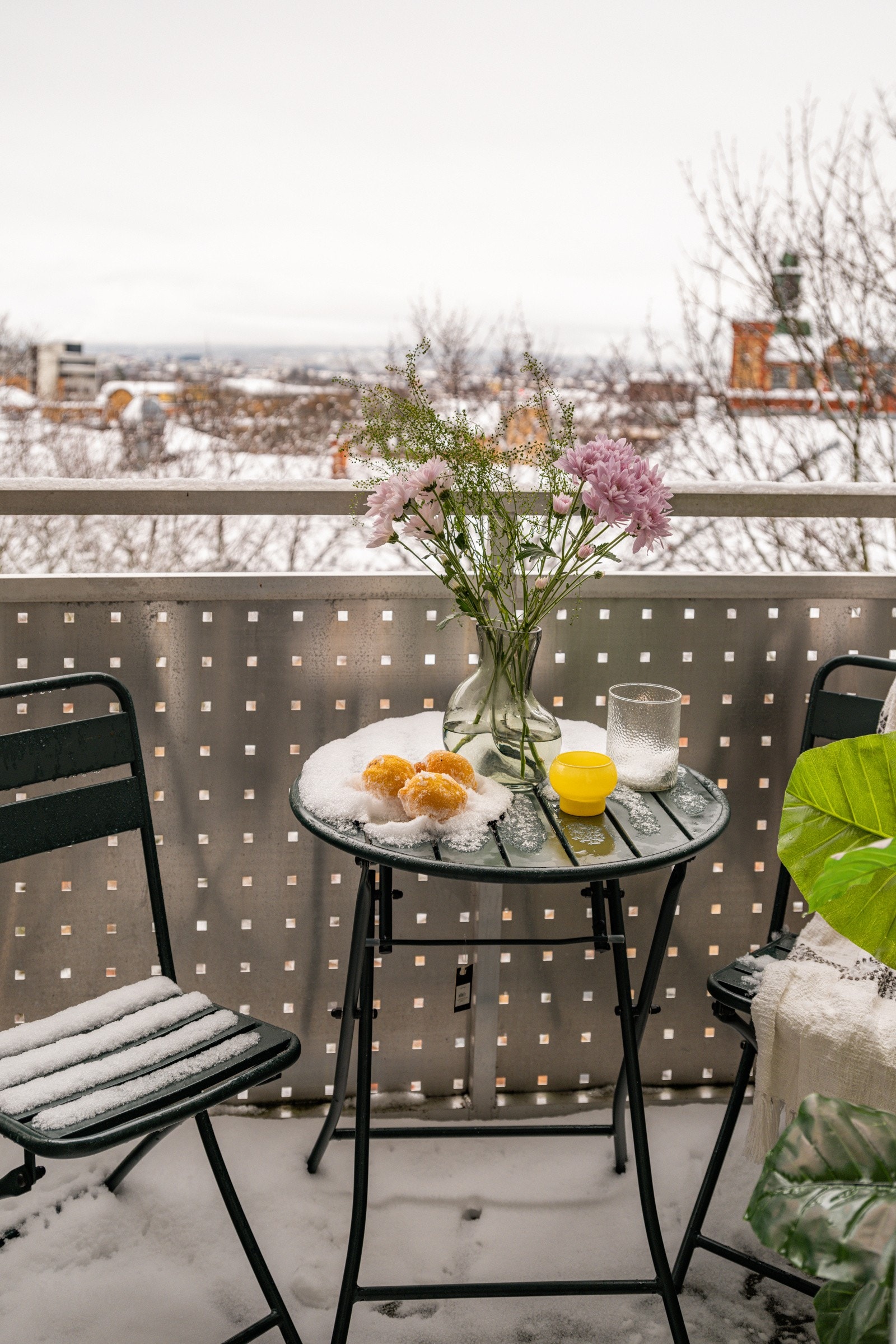 Beliggenheten i byggets 7. etasje og mot sydøst sørger for gode solforhold. Galleribilde