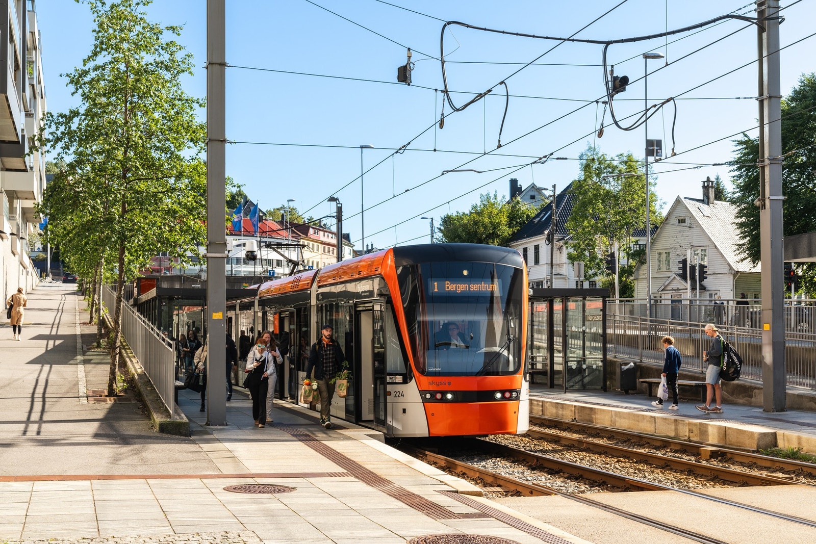 Wergeland bybanestopp og busstopp ligger like ved og tar deg raskt rundt i Bergen. Galleribilde