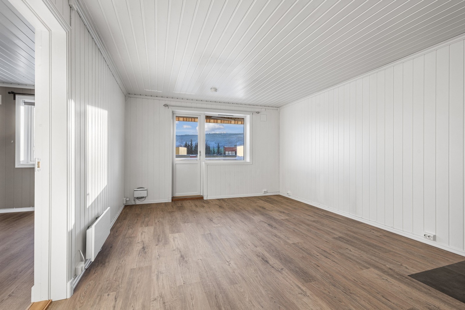 Fra stuen er det utgang til balkong på 7 kvm. Galleribilde