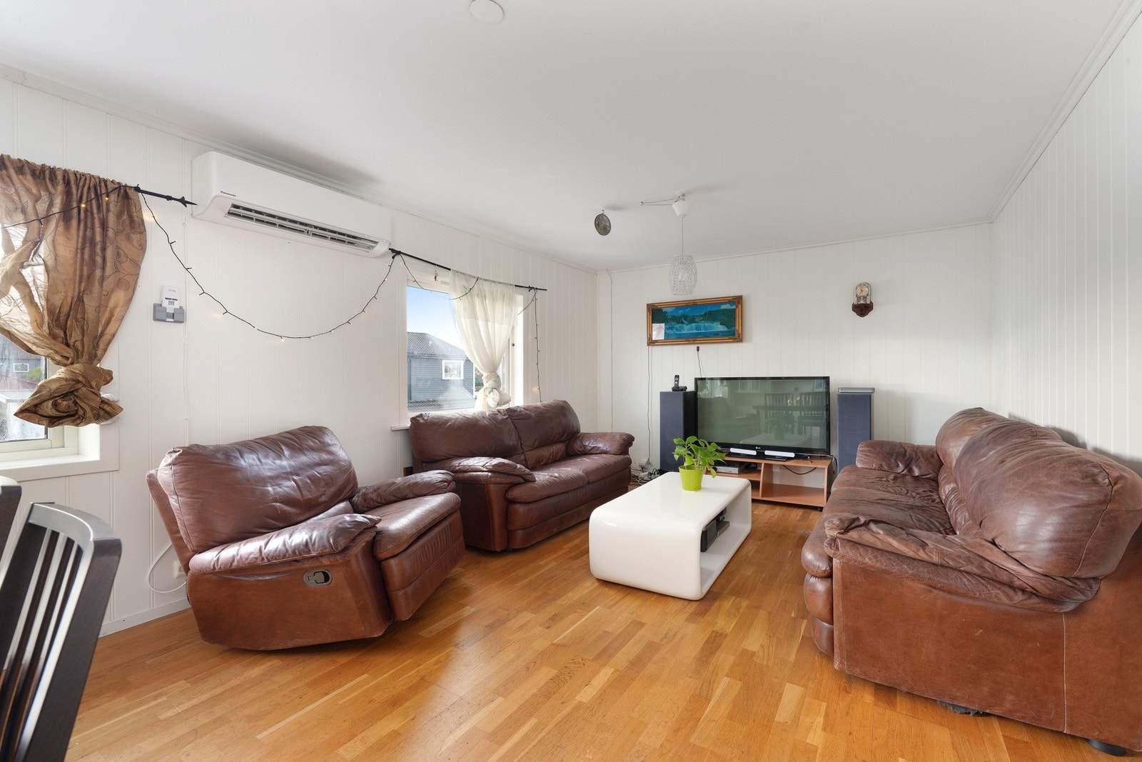 Det er varmepumpe som gir god varme i boligen. Galleribilde