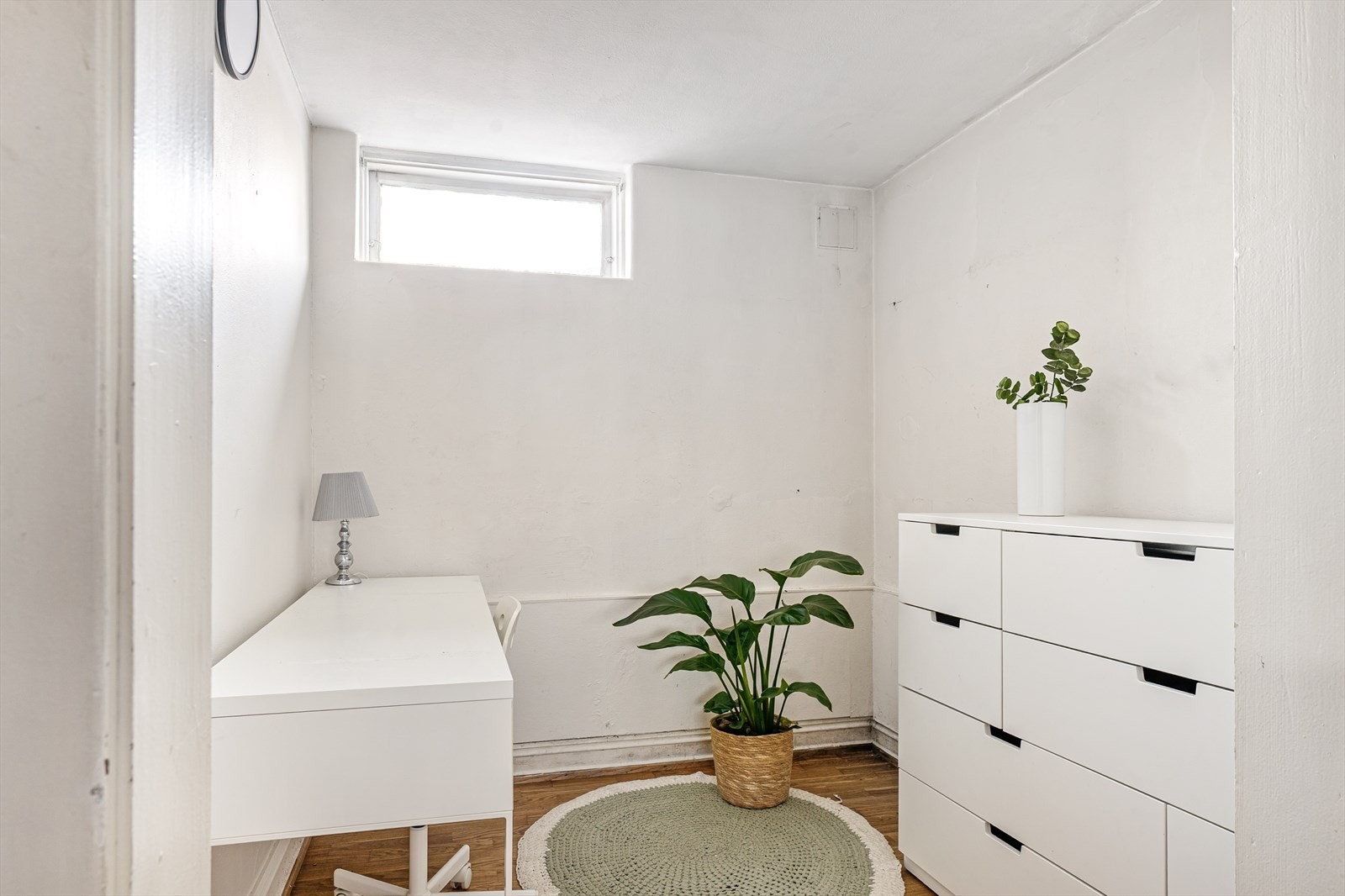 Rommet er innredet som kontor/alkove. Galleribilde