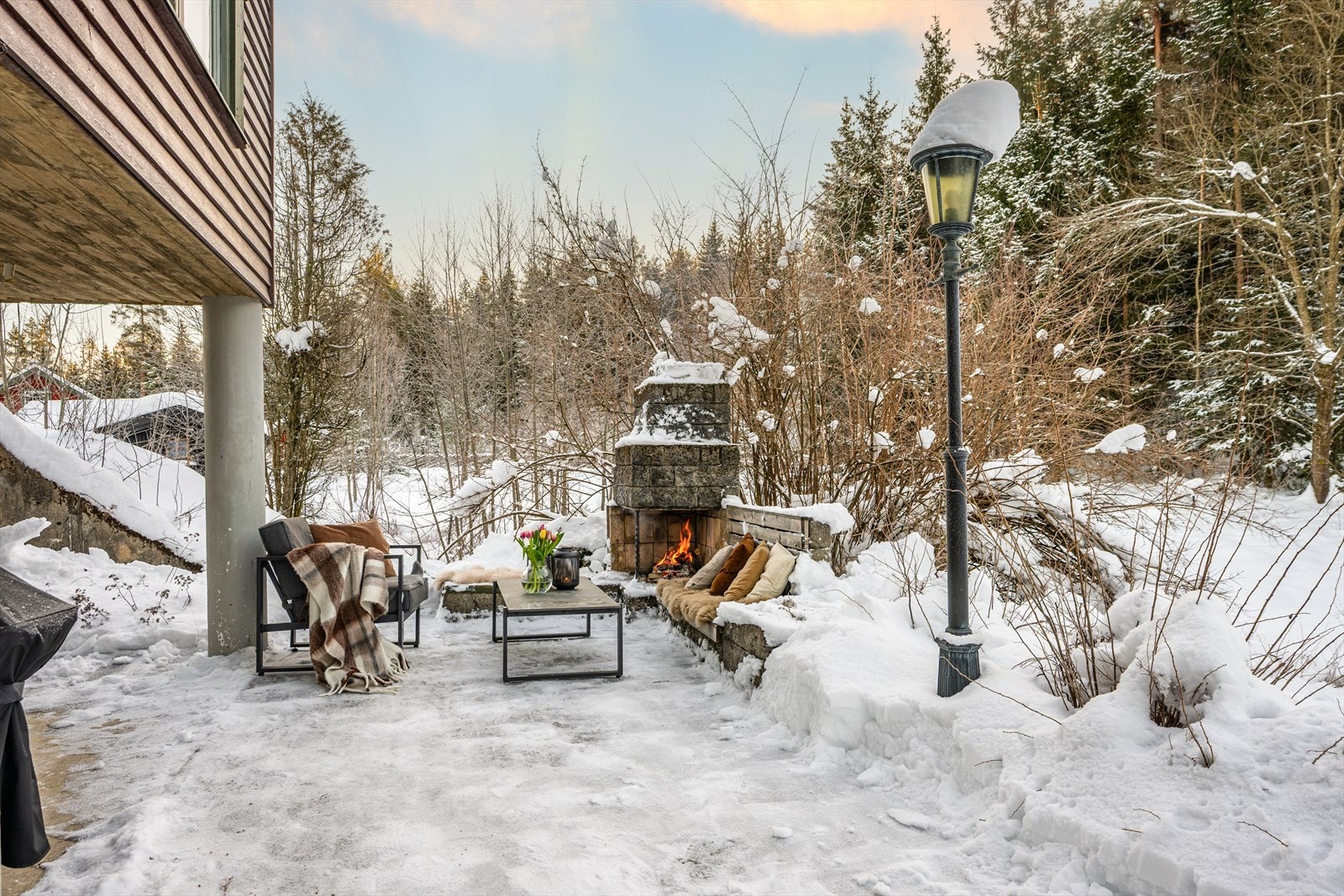 Koselige uteområder rett ved marka. Galleribilde