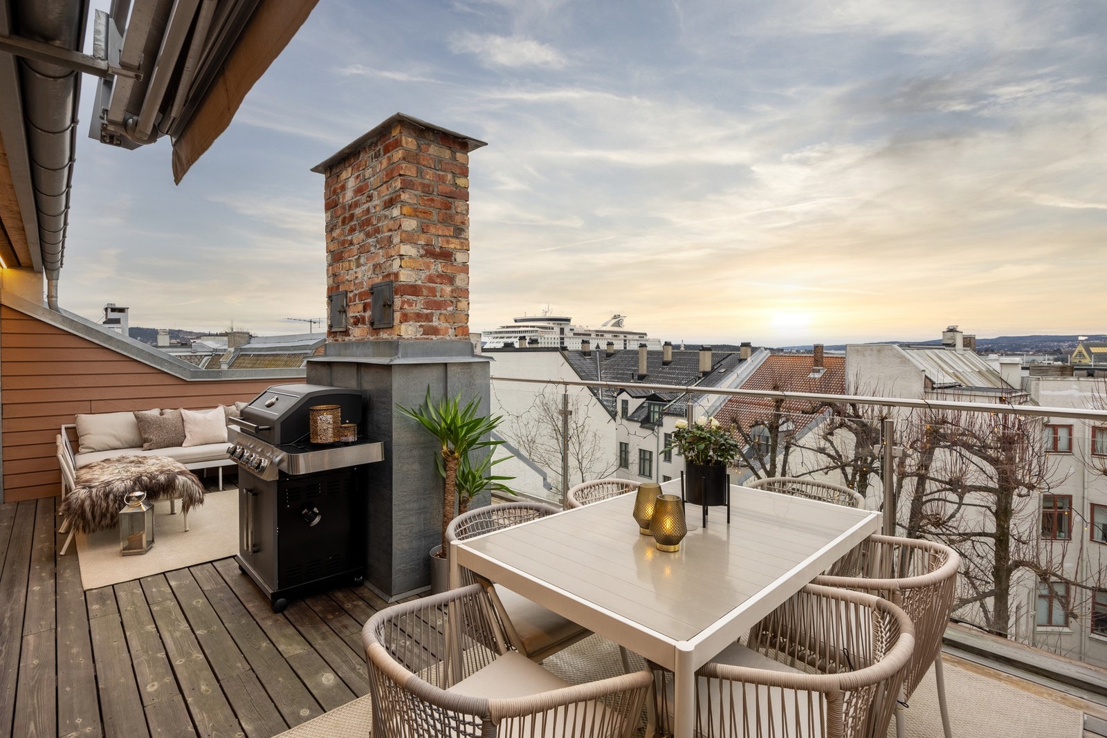 Flotte, grønne trær skaper en rolig og innbydende atmosfære fra vår til høst. Galleribilde