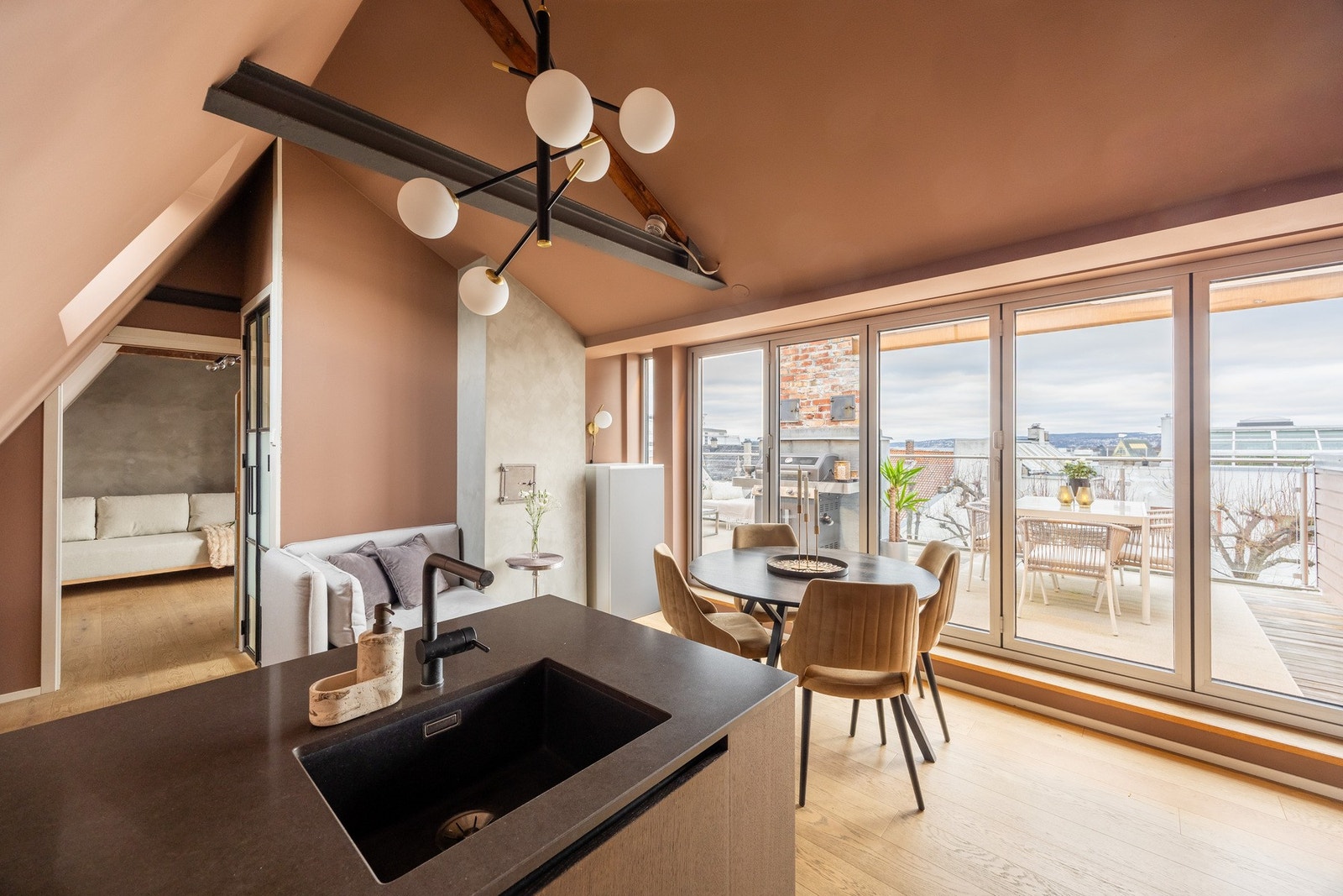 Det foreligger ferdigattest datert 08.06.2023 vedrørende loftsutbygging. Galleribilde