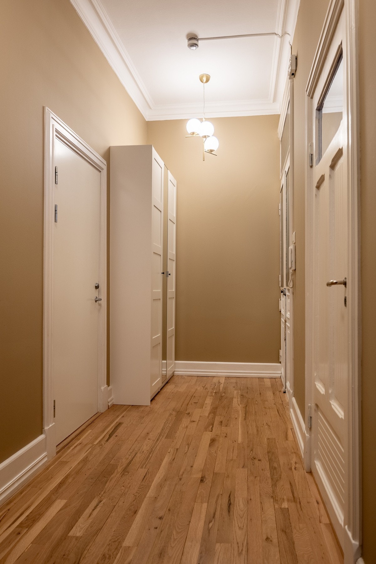 Stor entré med oppbevaring. Galleribilde