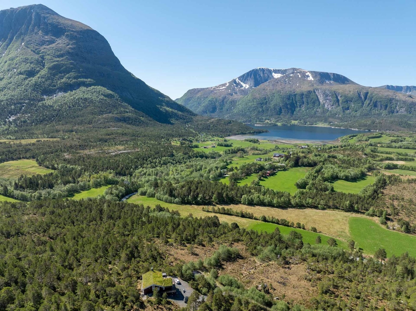 Fra tomteområdet mot Stabben og Tustna i sørvest Galleribilde