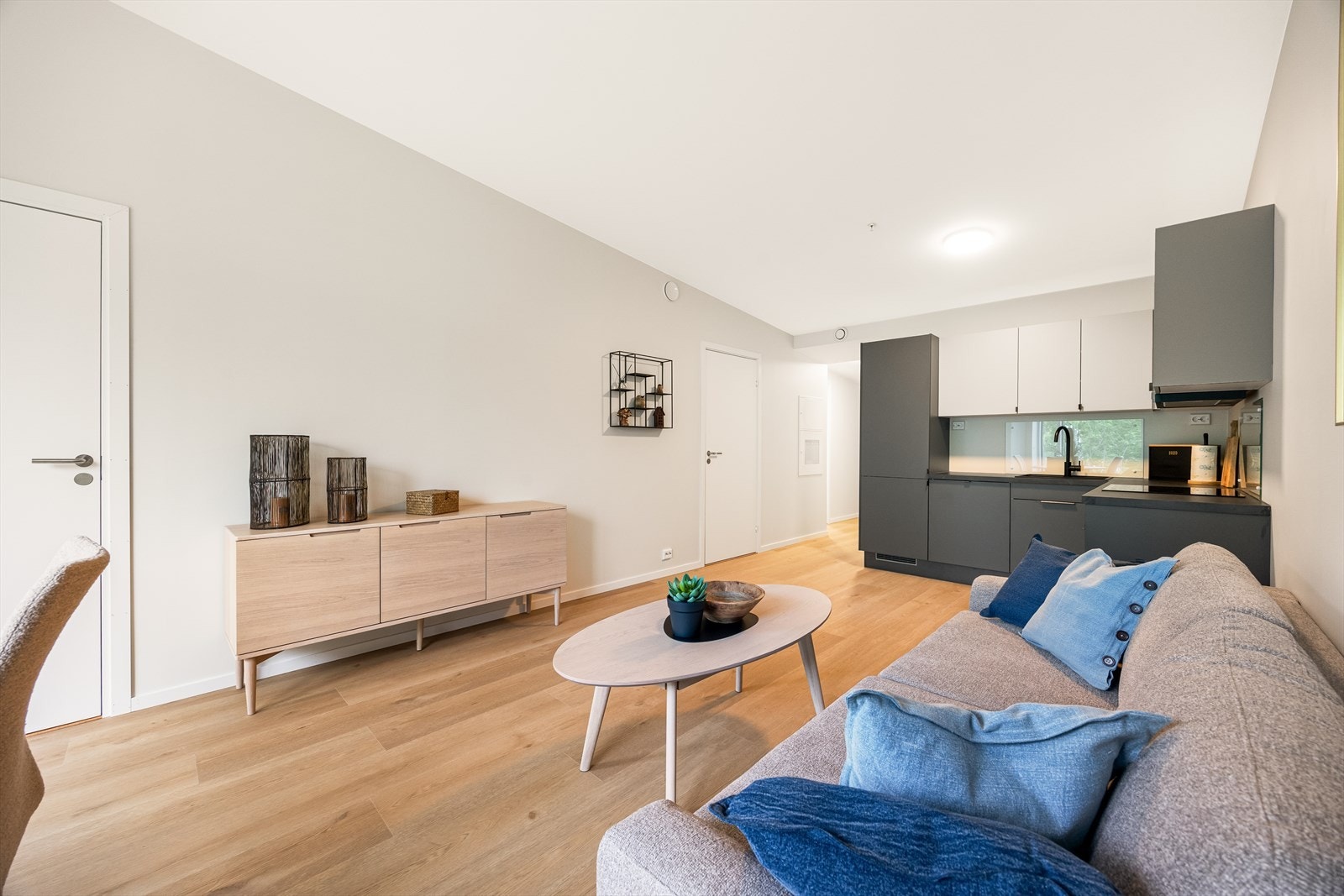 Her bor du i en lys og lun leilighet med god planløsning. (Bildet er fra tilsvarende leil. i 3. etg.) Galleribilde