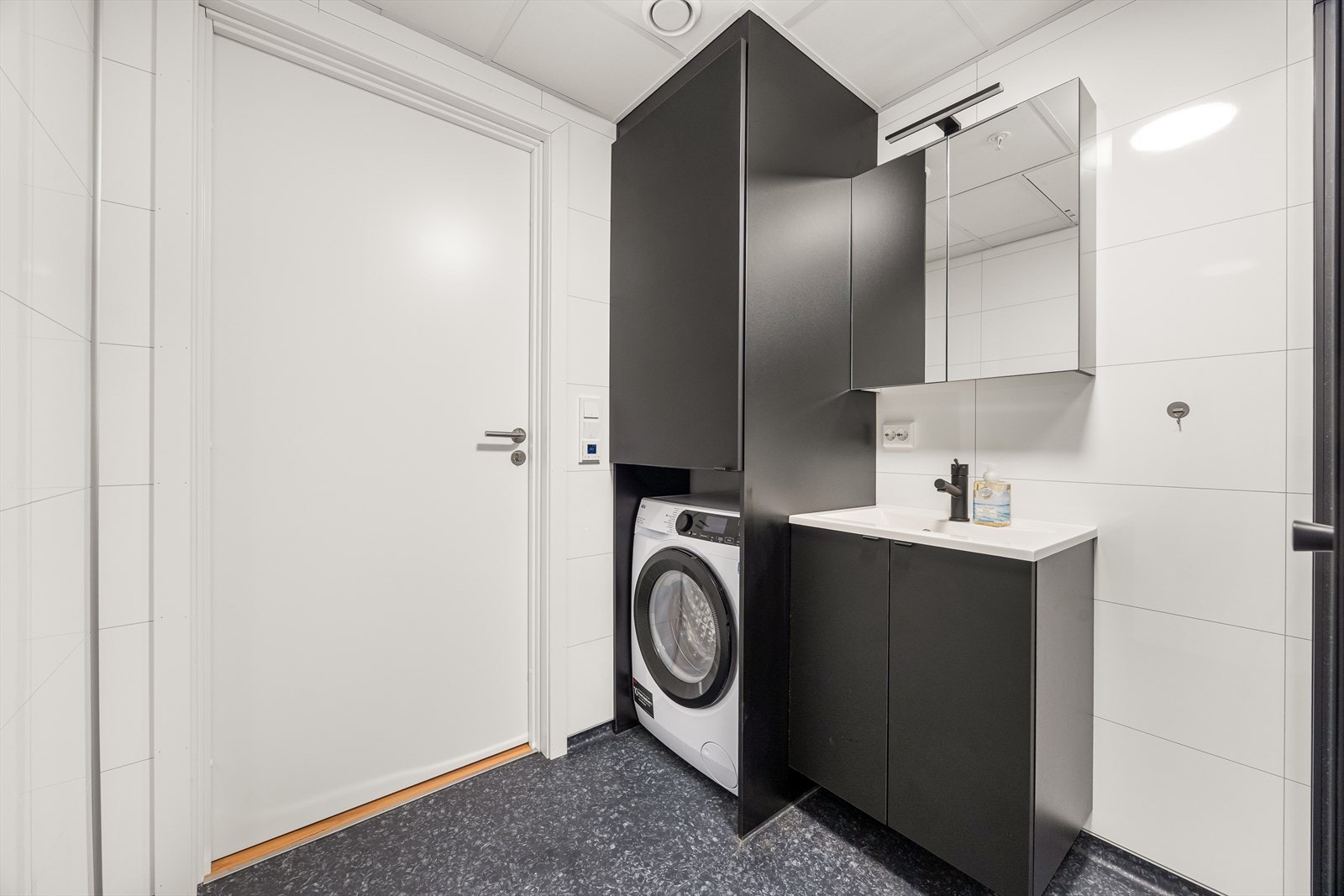 Vaskemaskin/ tørketrommel medfølger. Galleribilde