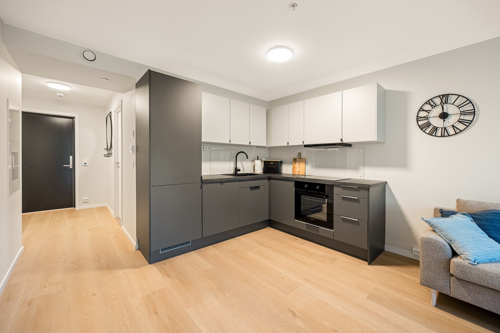 Kjøkken med moderne innredning fra Sigdal. (Bildet er fra tilsvarende leil. i 3. etg.) Galleribilde