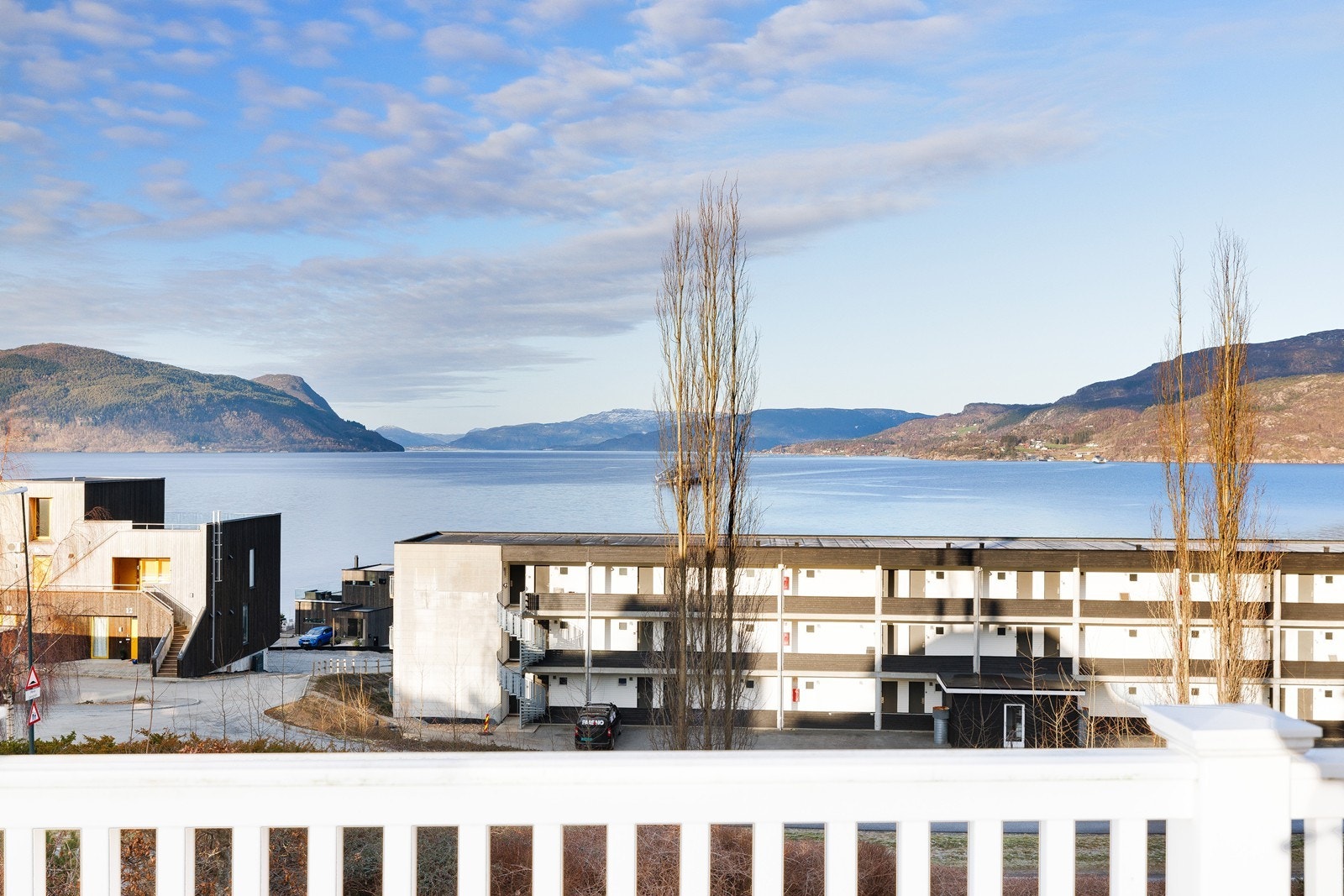 Smaken av Ryfylke holder til i det gamle hotellet og tilbyr både restaurant, catering, selskapslokale, overnatting og aktiviteter. Galleribilde