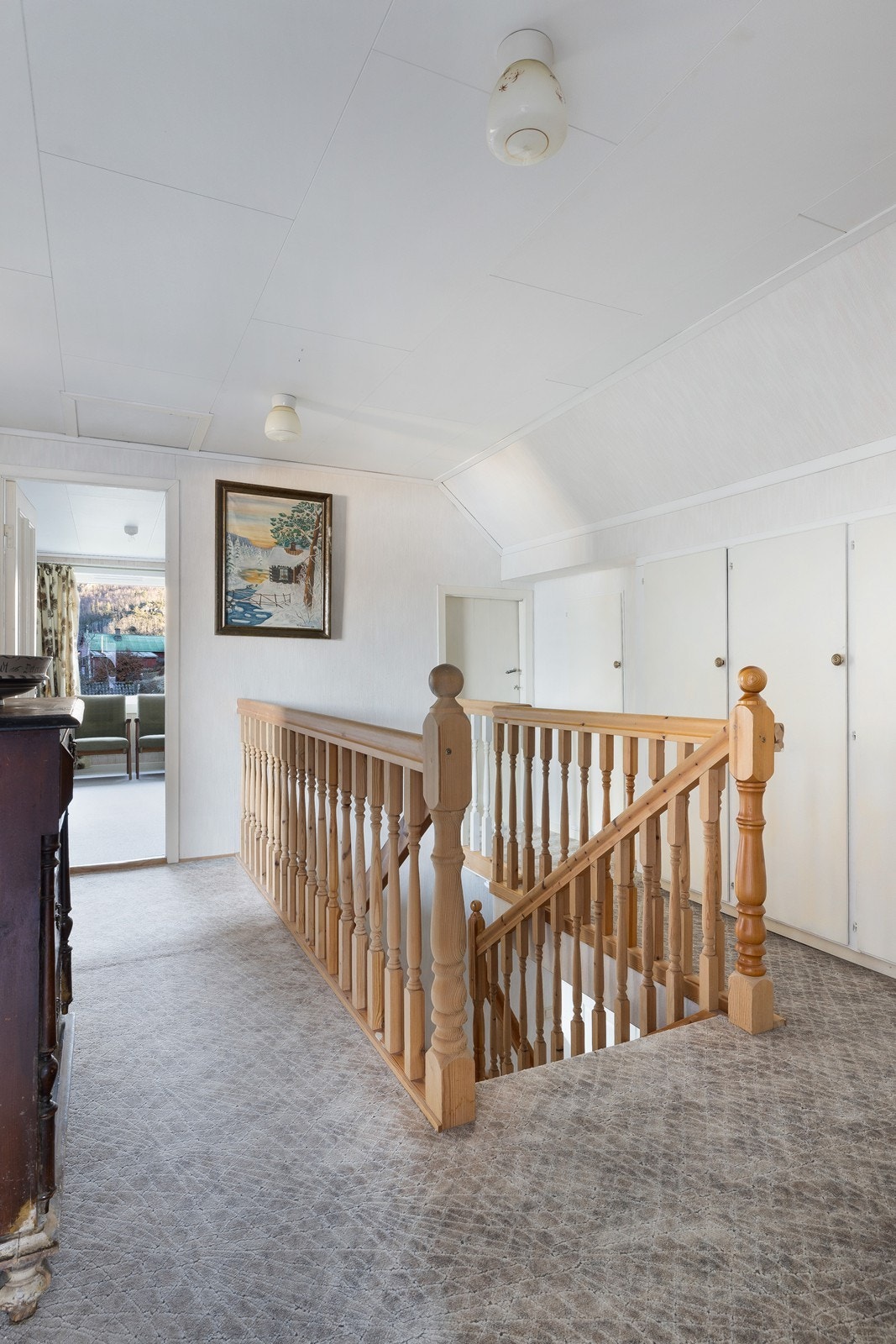 Trappegang med god lagringsplass i knevegg Galleribilde