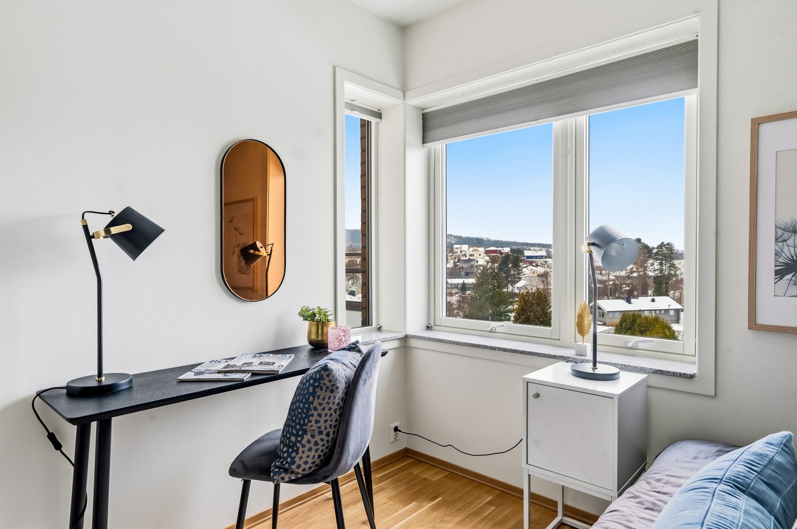 Det andre soverommet er noe mindre i størrelsen og egner seg godt som barnerom, gjesterom eller kontor. Galleribilde