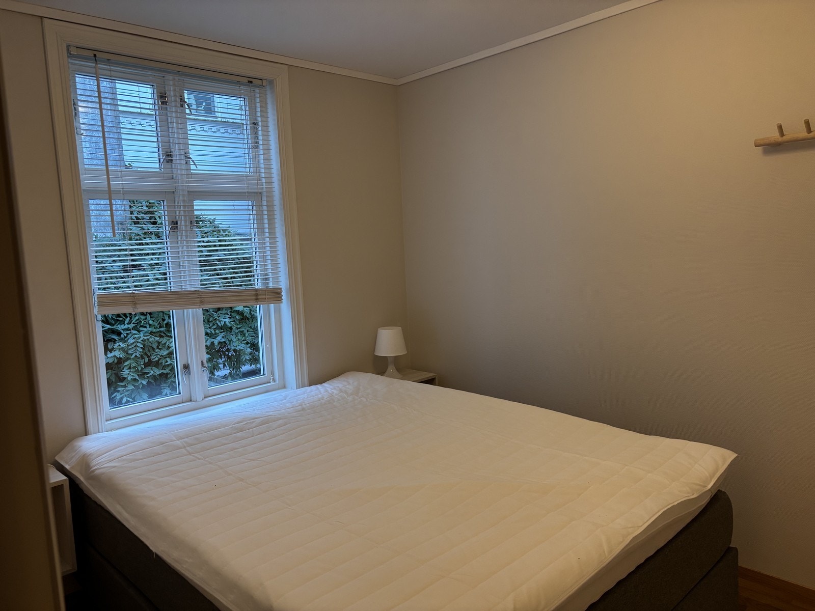 Soverom 2 med garderobeskap. Galleribilde