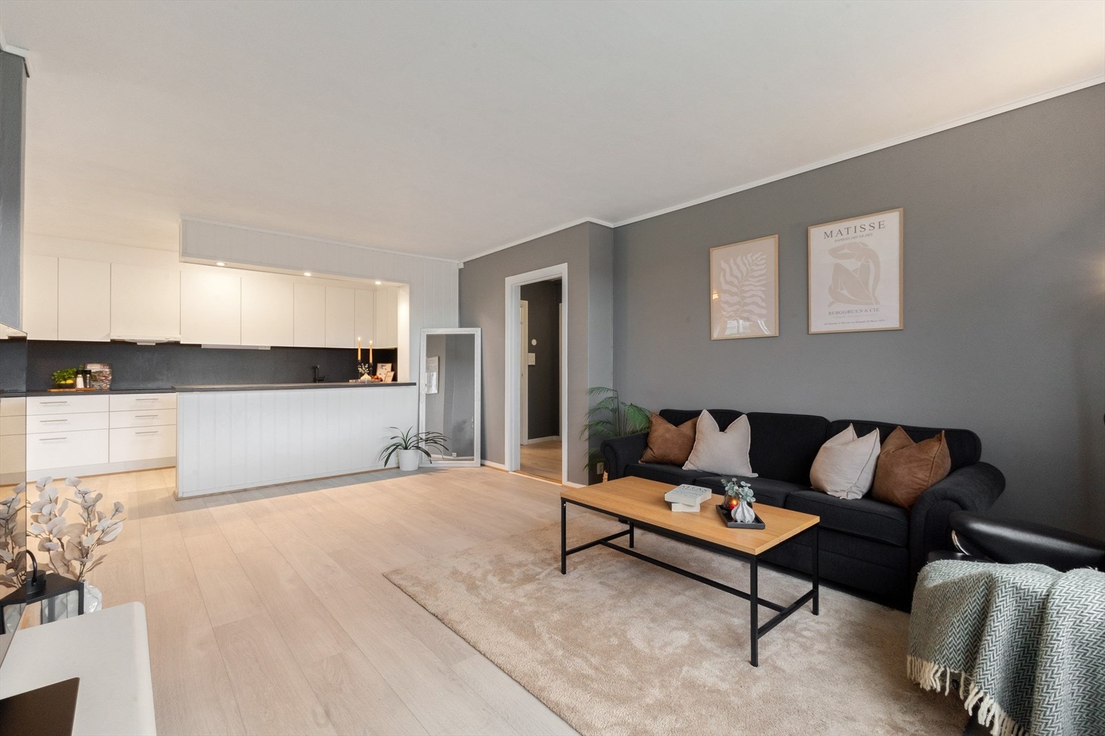 À-konto strøm inkl. i fellesutgiftene - Oppvarming via sentralvarme inkl. i fellesutgiftene - Renhold fellesareal utføres av renholdere - Strøm elbillading Galleribilde