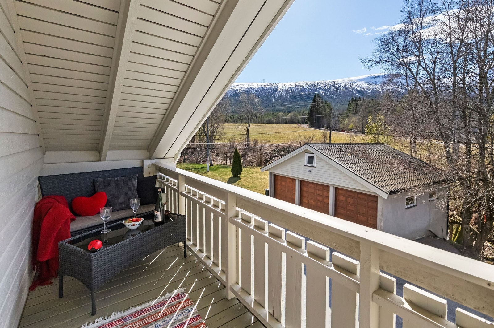 Koselig veranda i 2 etasje Galleribilde