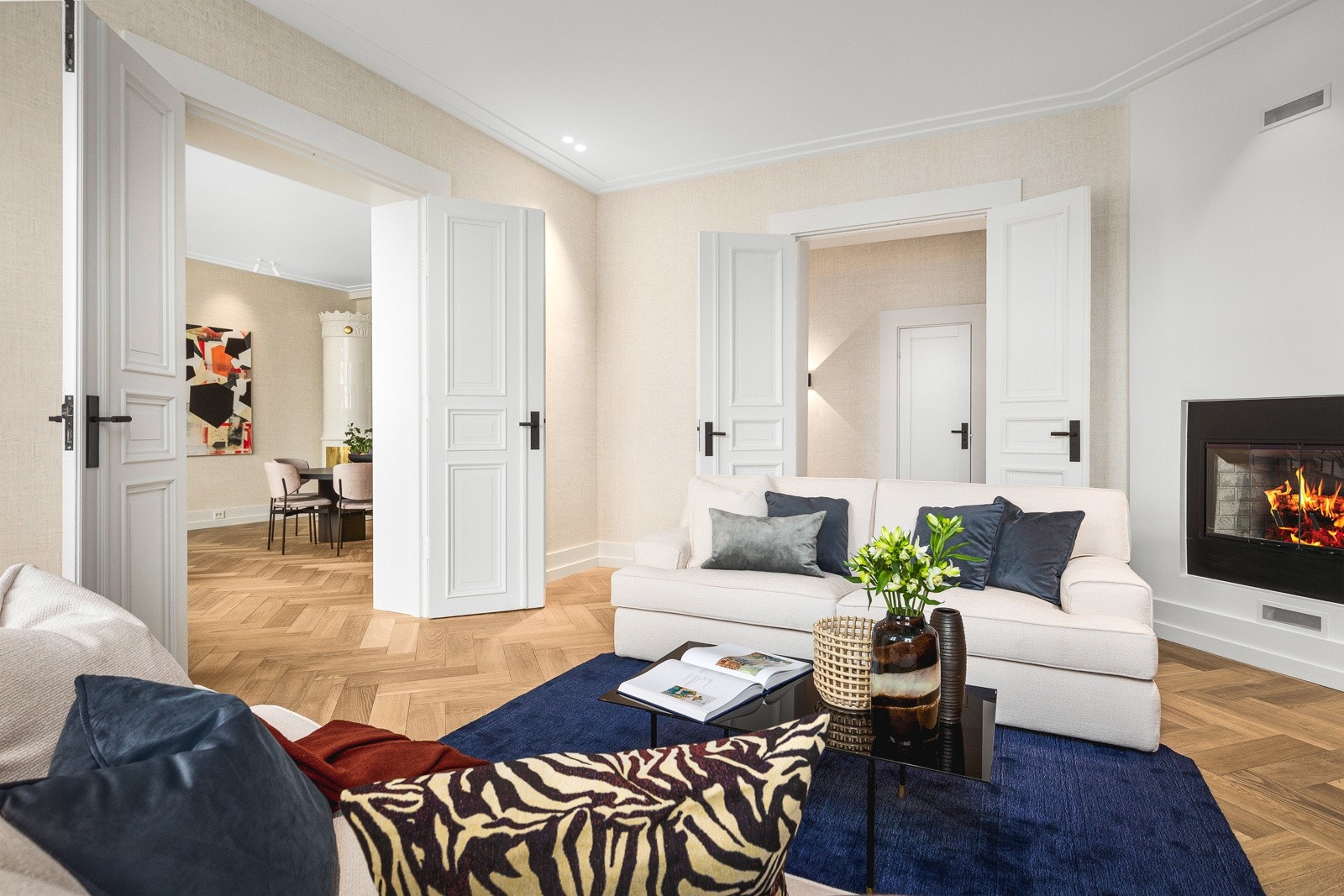 Hyggelig tv-stue med moderne peis fra Peisselskabet Galleribilde