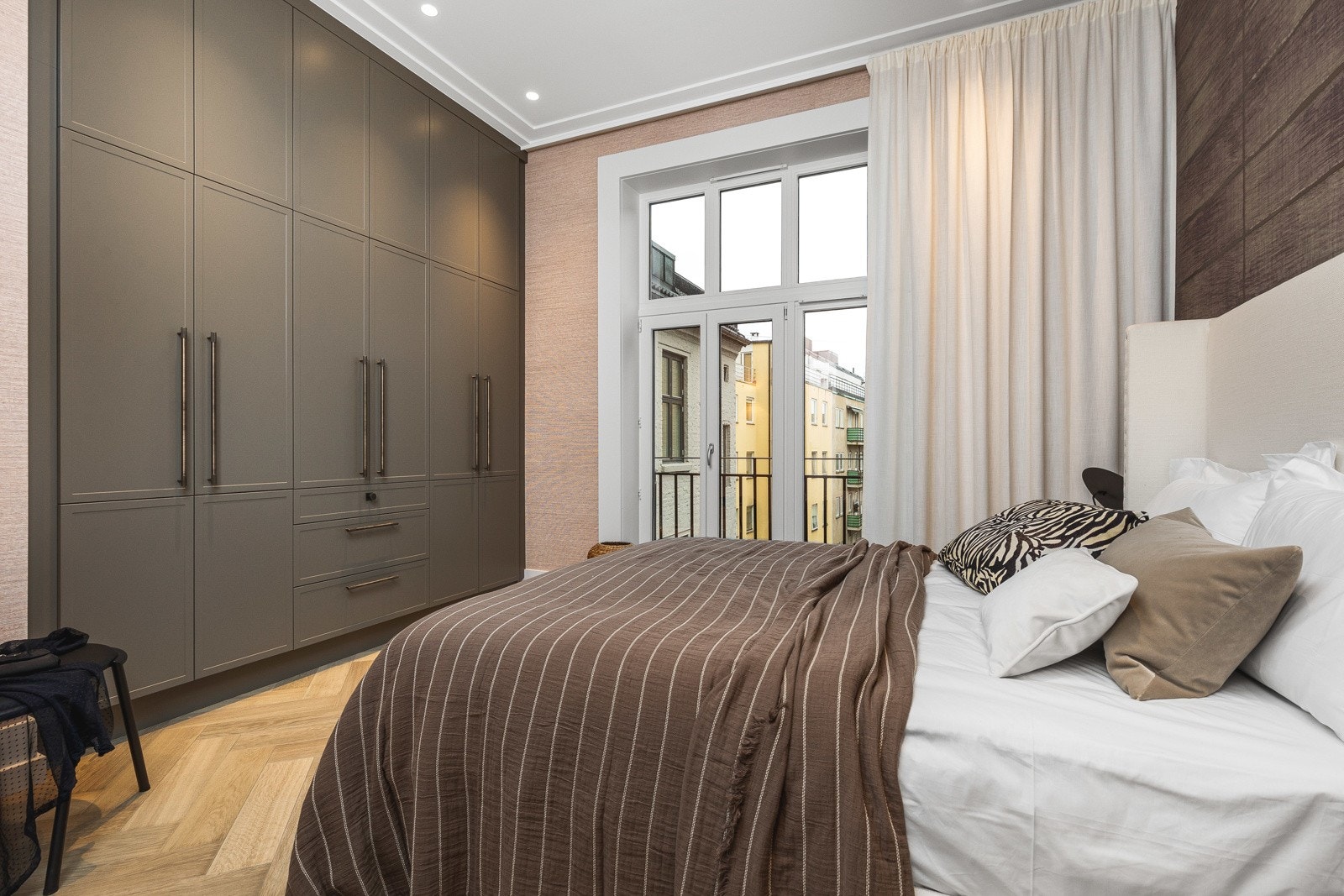 Stor garderobe på soverom II Galleribilde