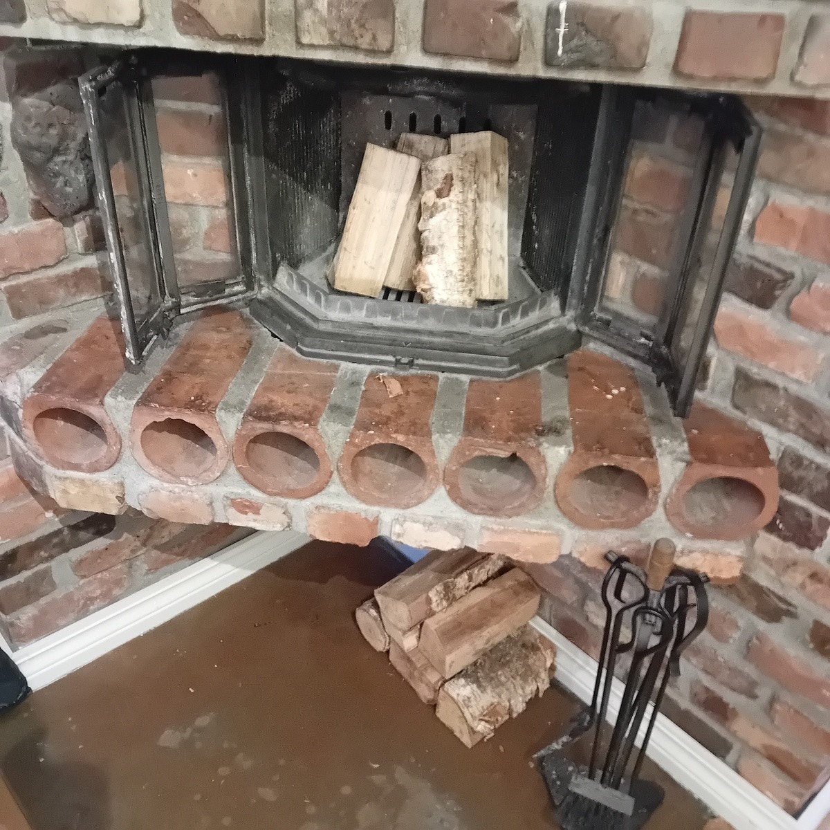 Peis med vedfyring. Galleribilde