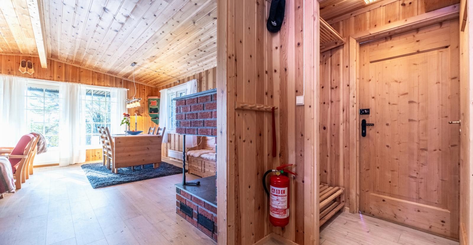 Praktisk entré med plass til yttertøy Galleribilde